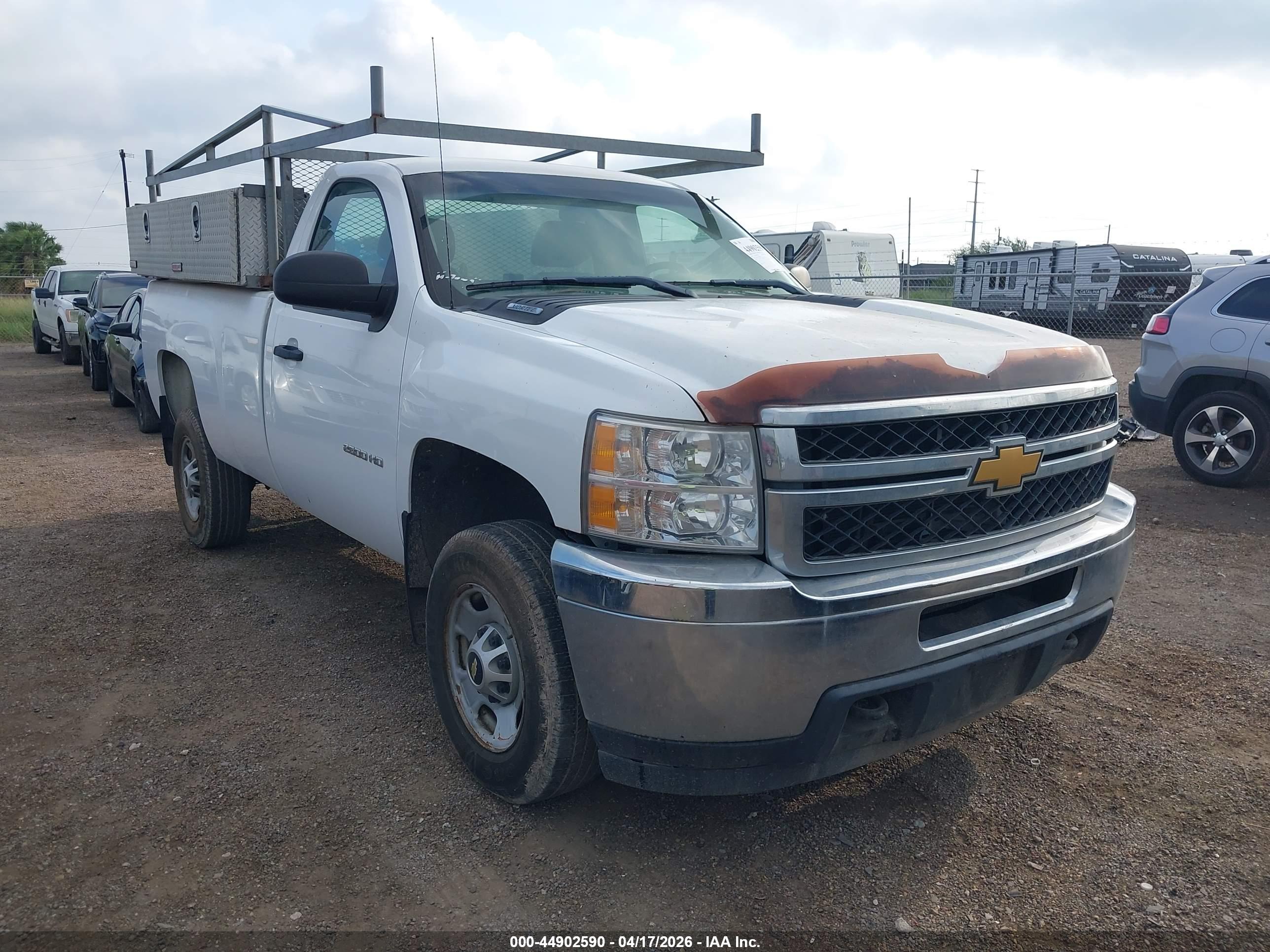 CHEVROLET SILVERADO image 6