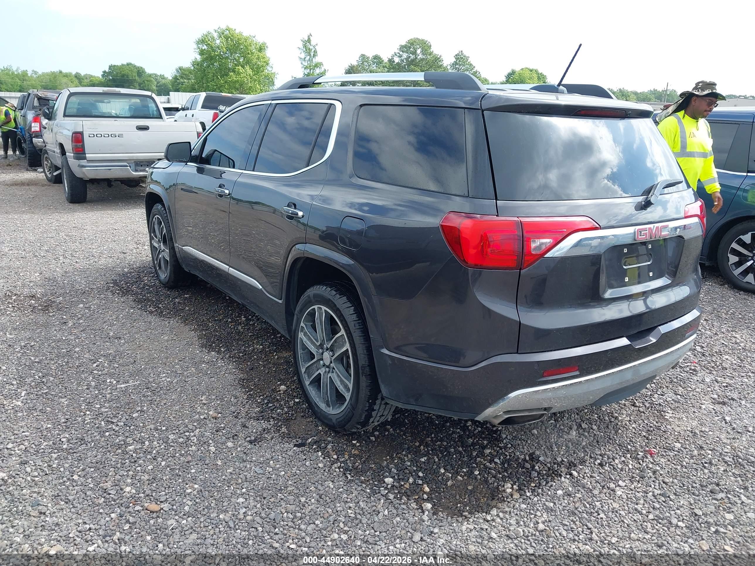 GMC ACADIA image 3