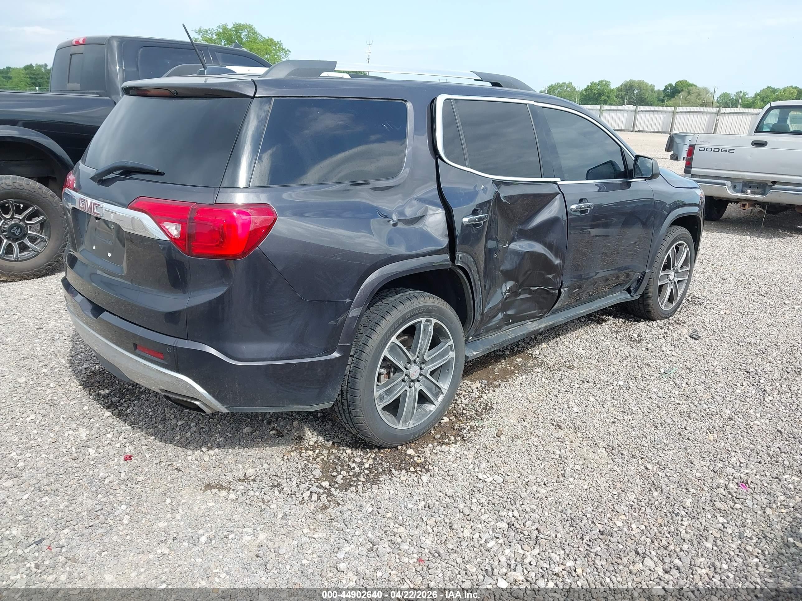 GMC ACADIA image 4