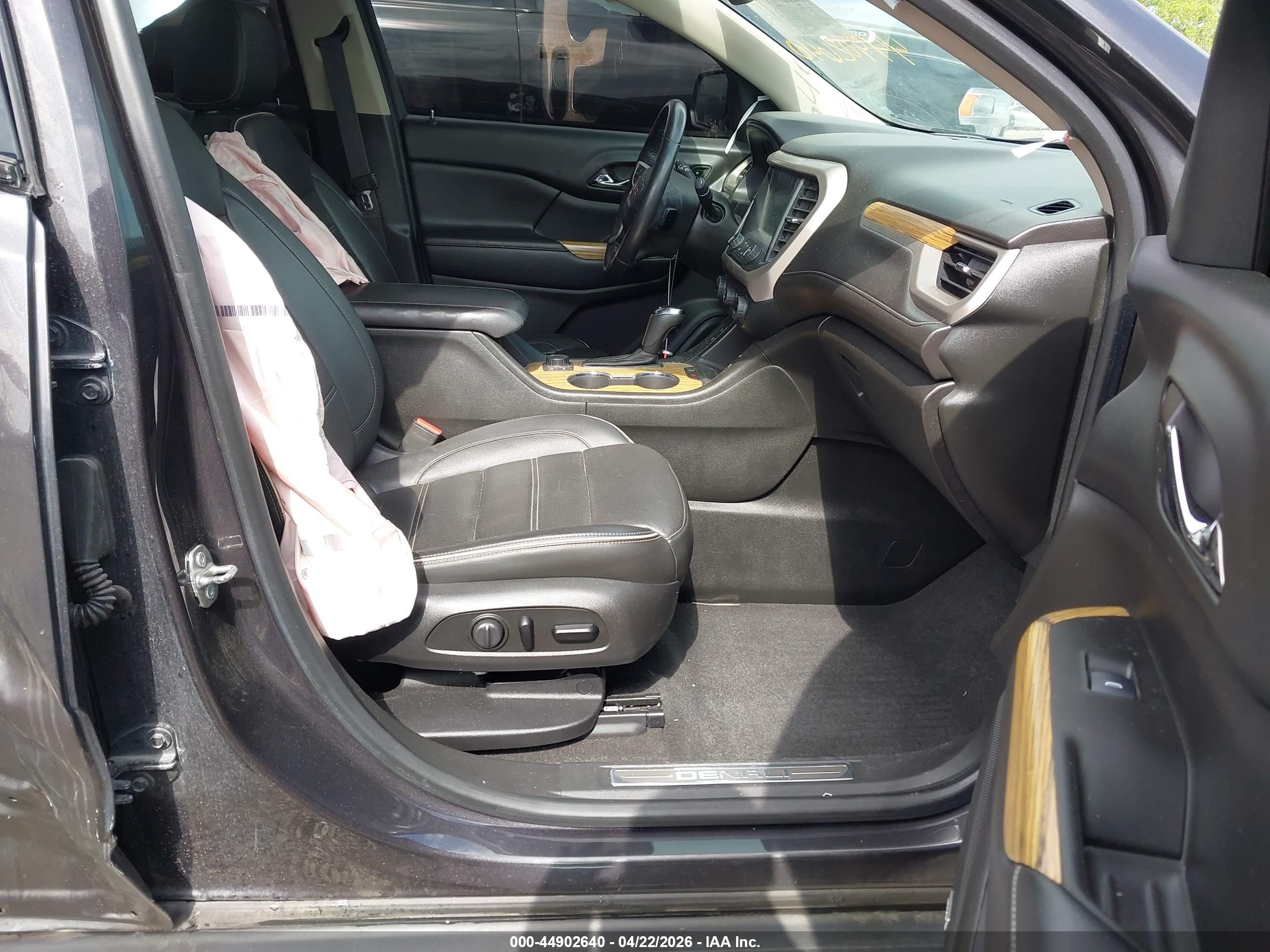 GMC ACADIA image 5