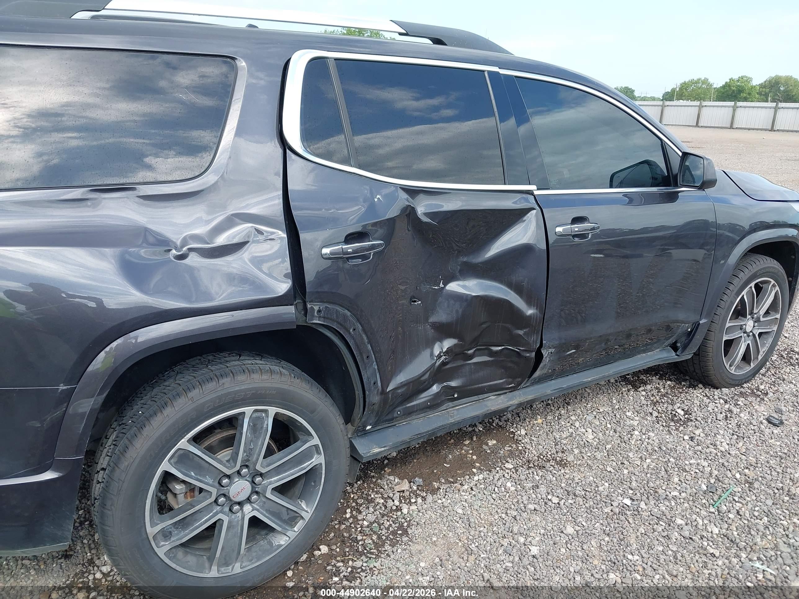 GMC ACADIA image 6