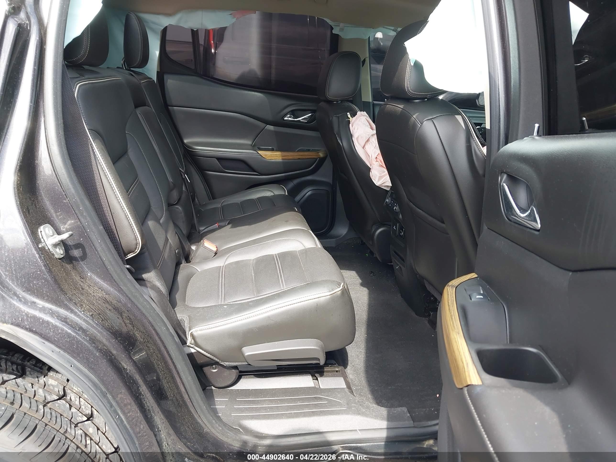 GMC ACADIA image 8