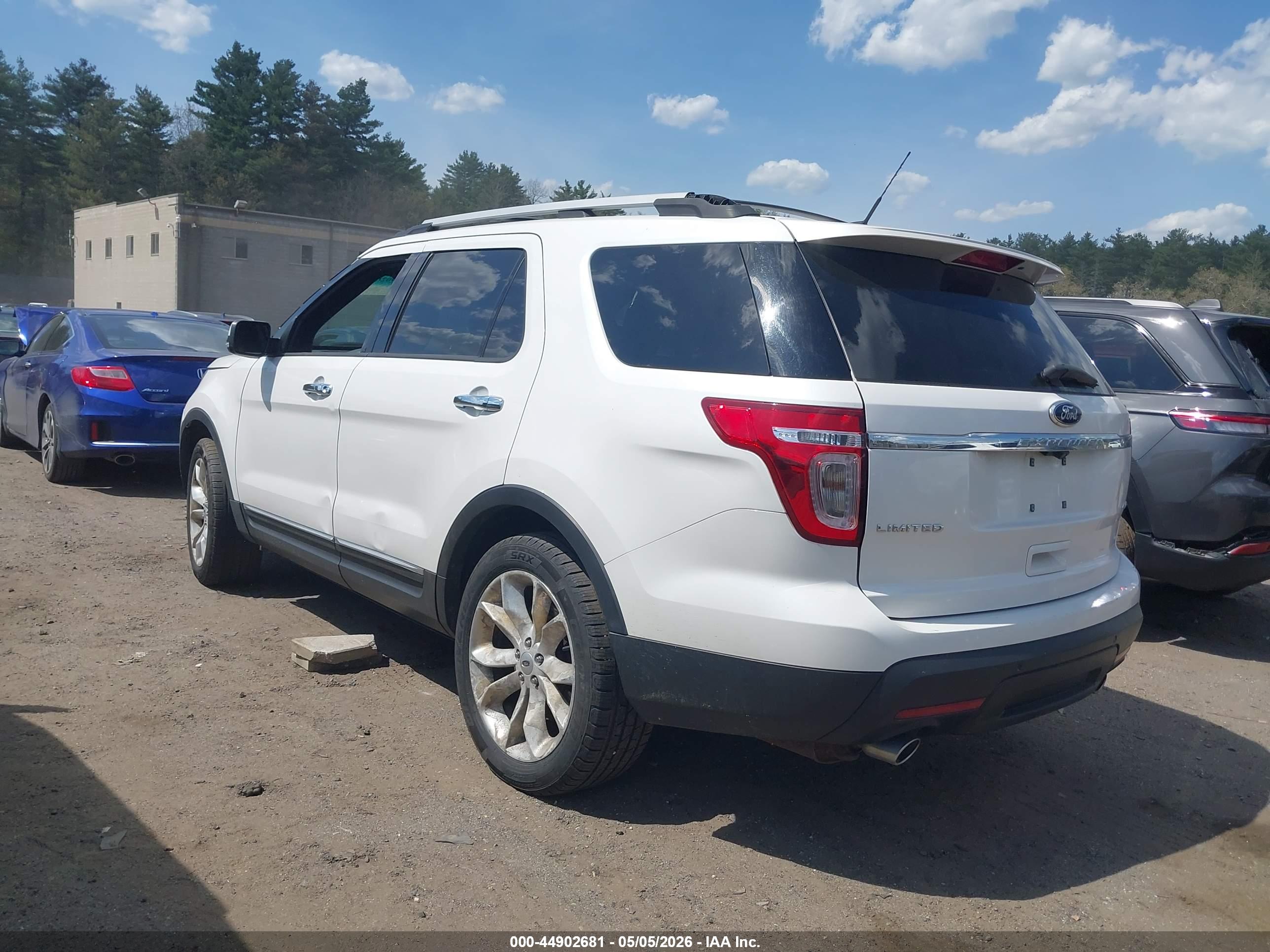 FORD EXPLORER image 3