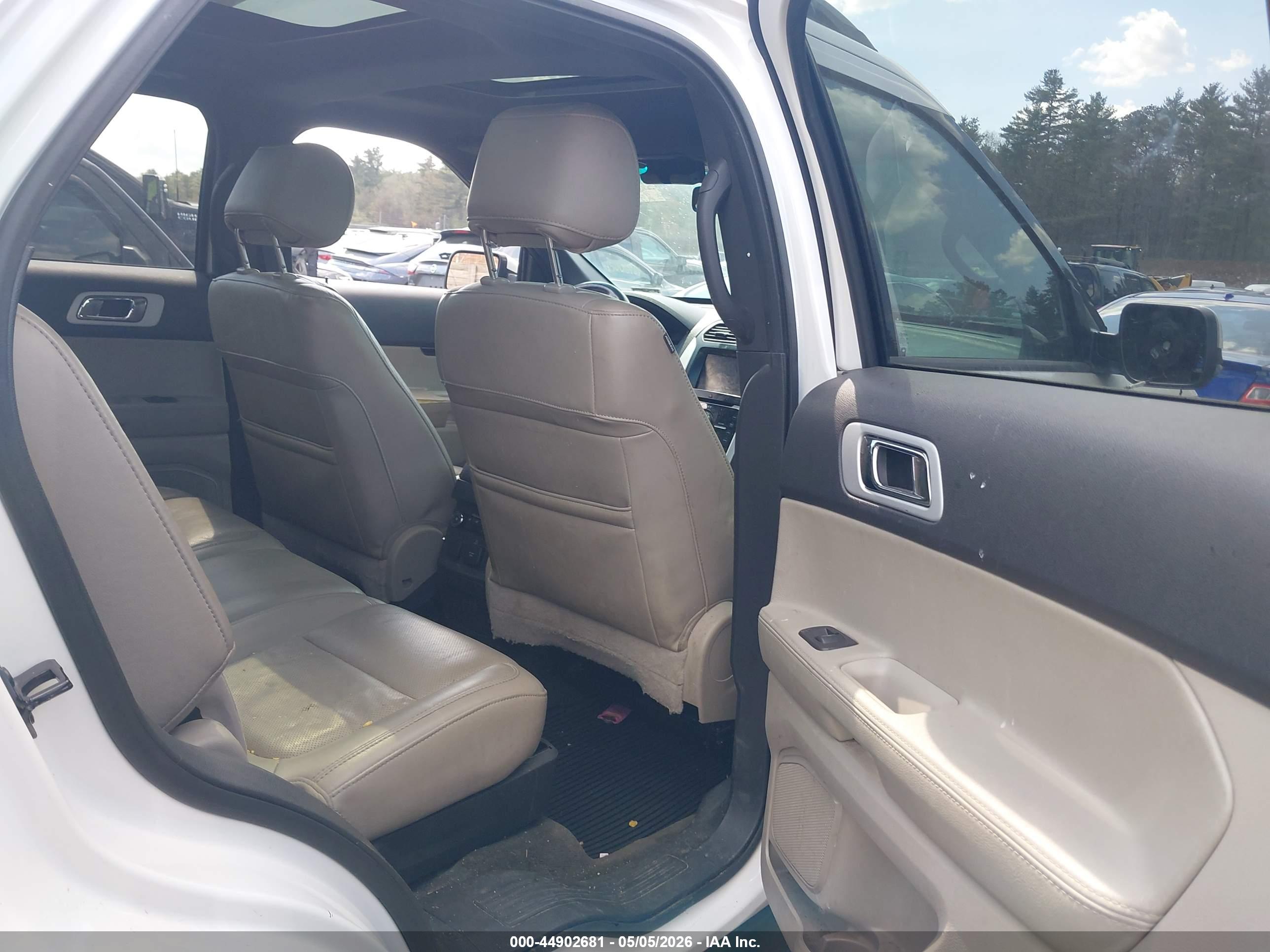FORD EXPLORER image 8
