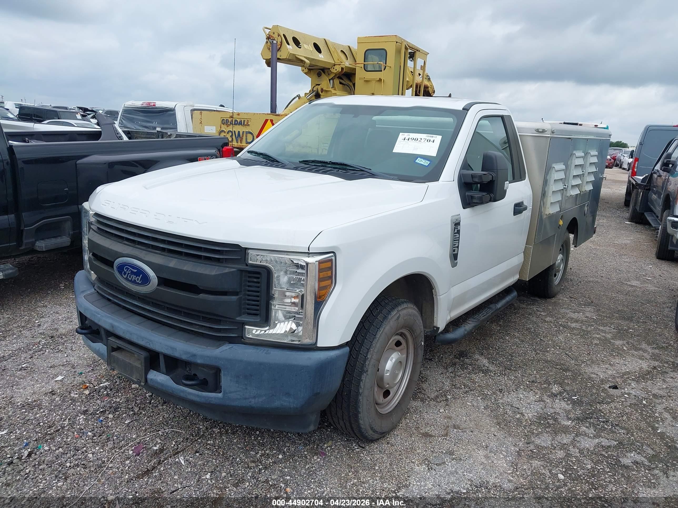 FORD F-250 image 2