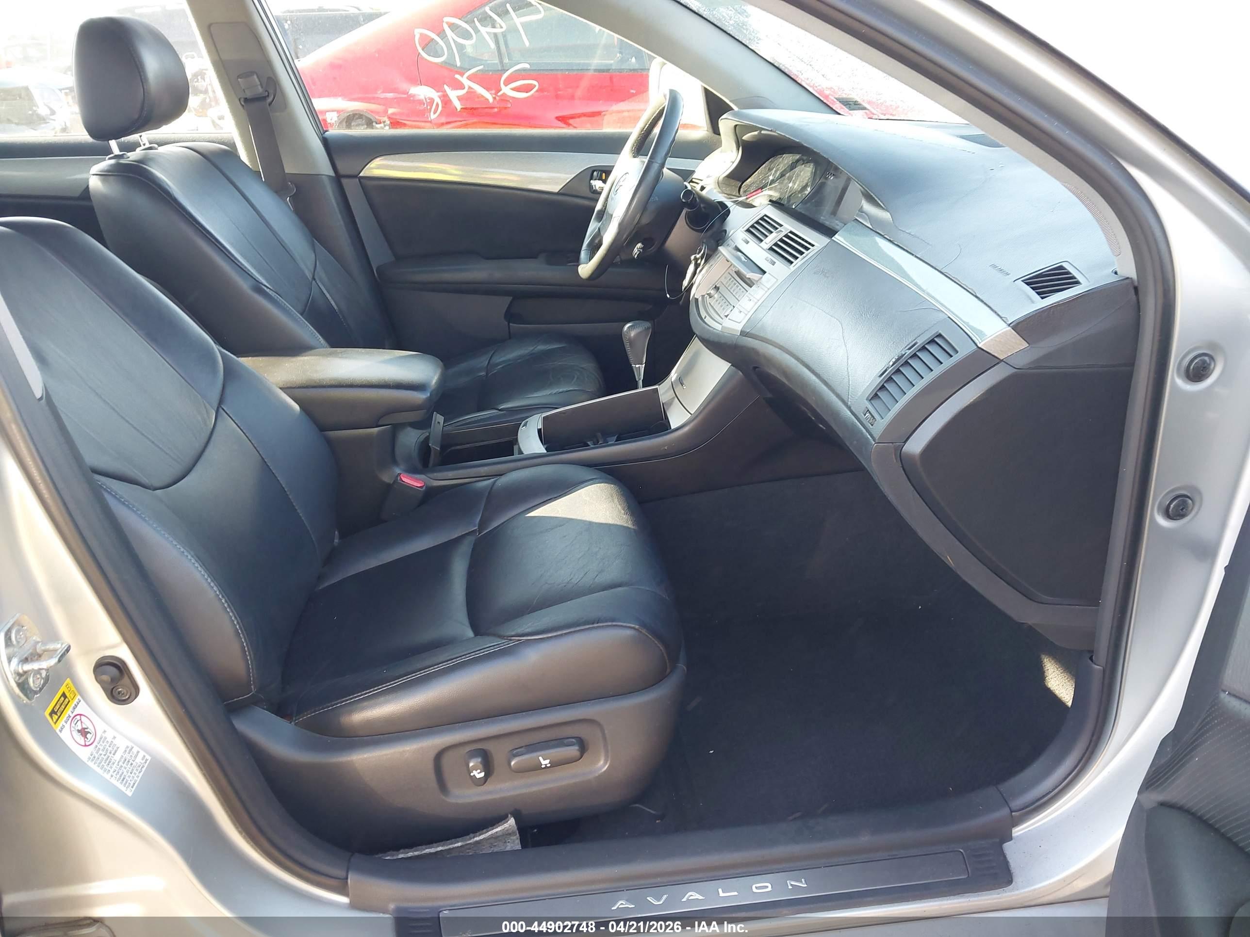 TOYOTA AVALON image 5