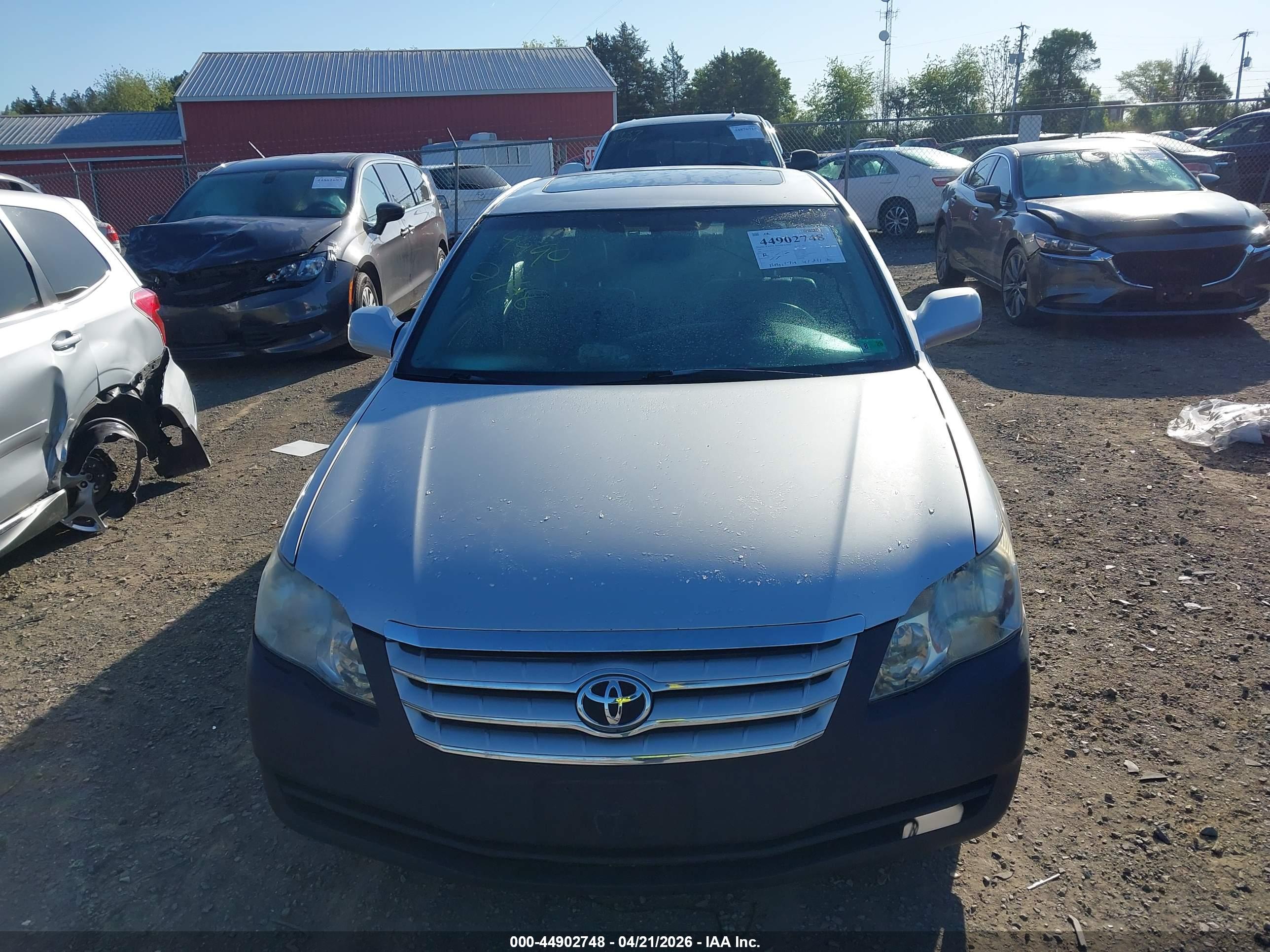 TOYOTA AVALON image 6