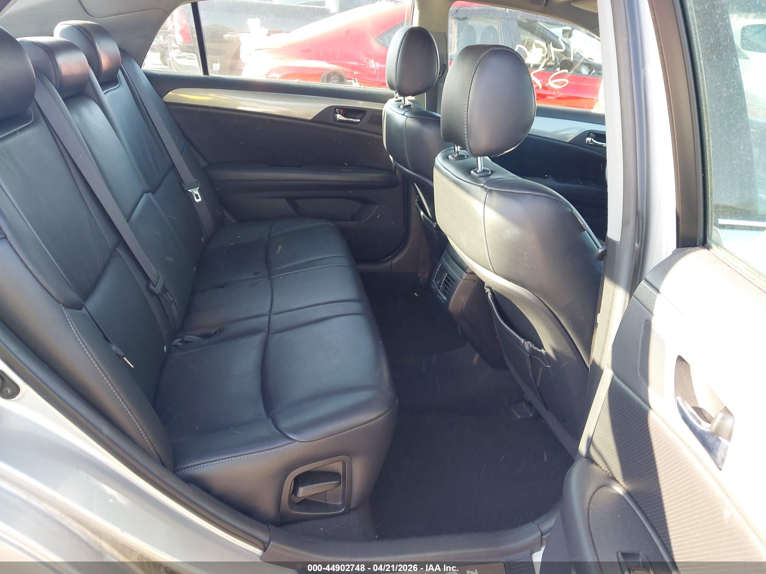 TOYOTA AVALON image 8
