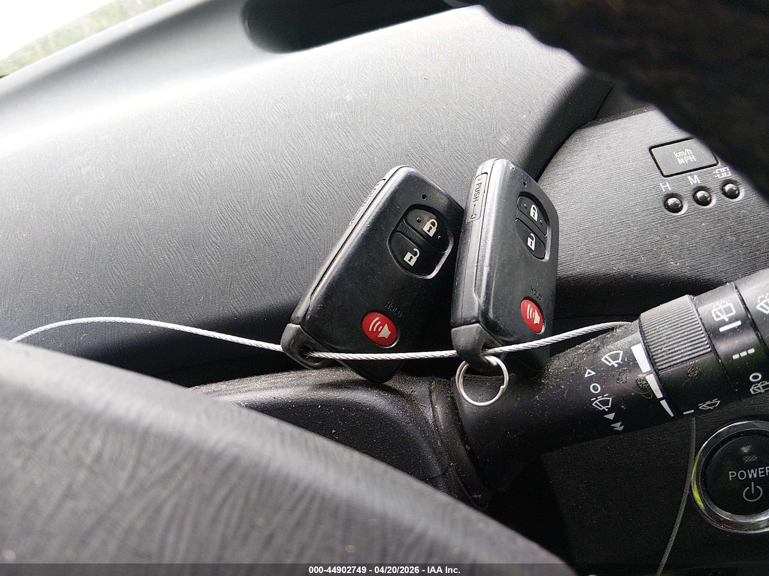 TOYOTA PRIUS image 11