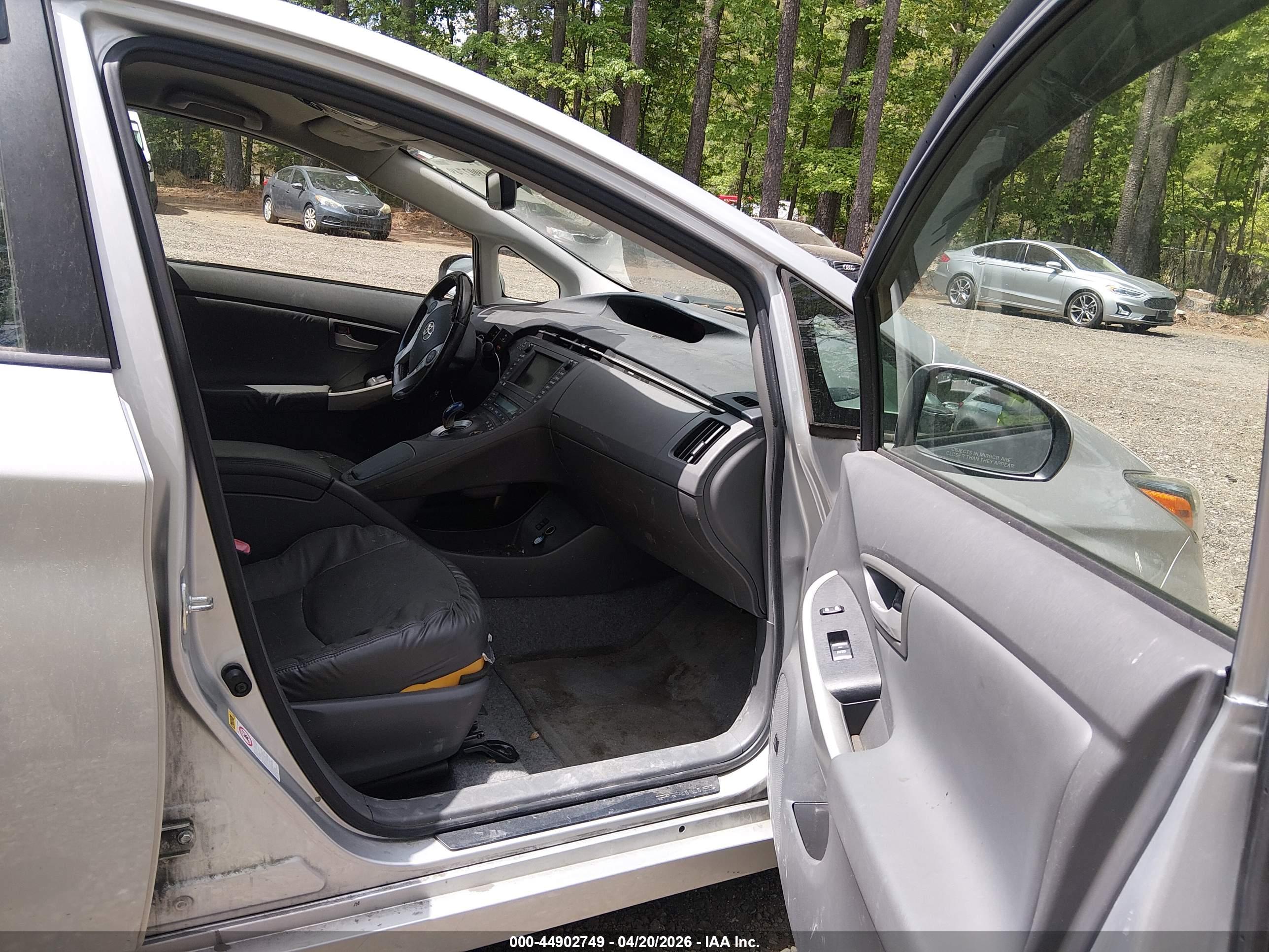 TOYOTA PRIUS image 5