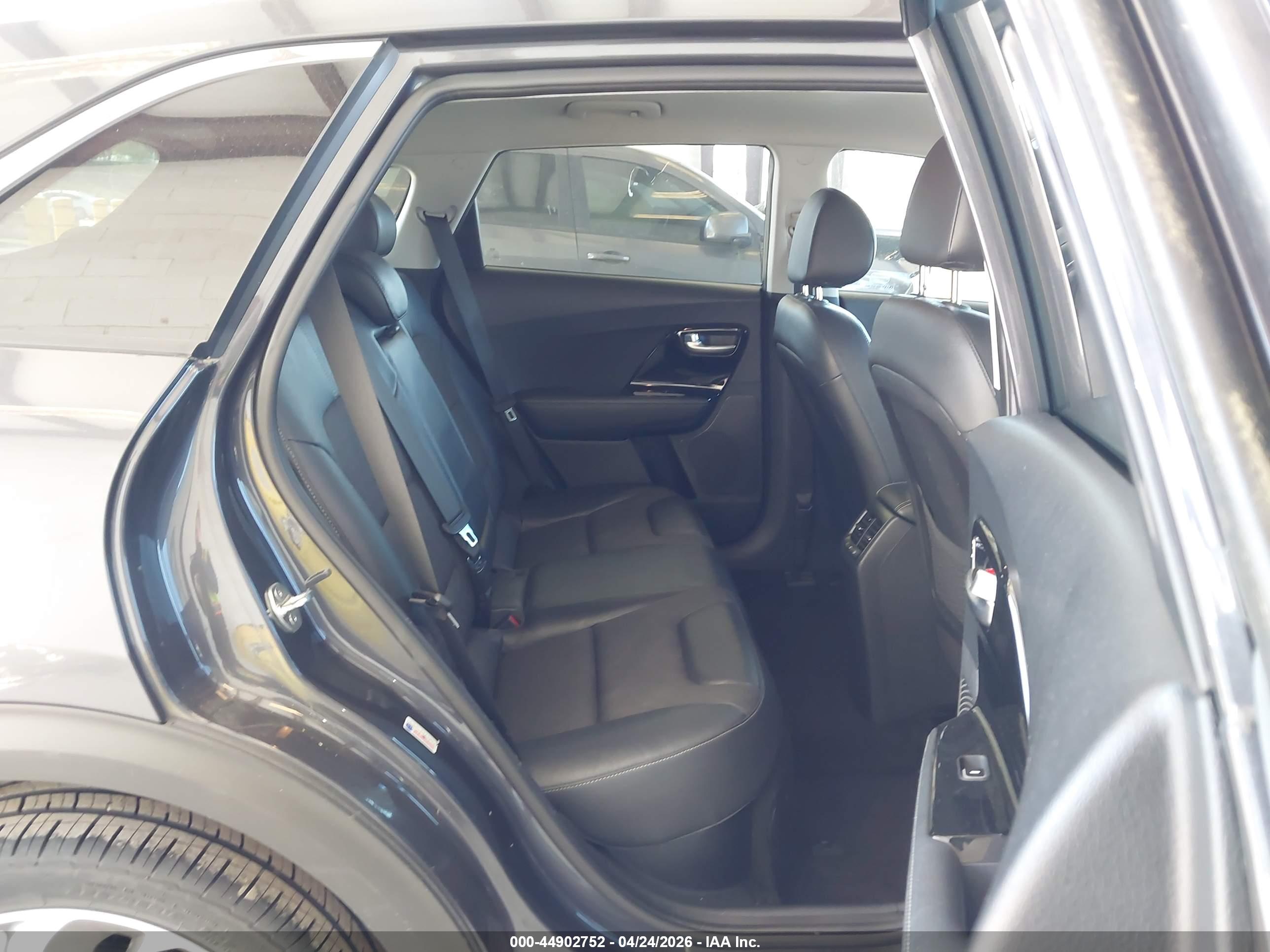 KIA NIRO image 8