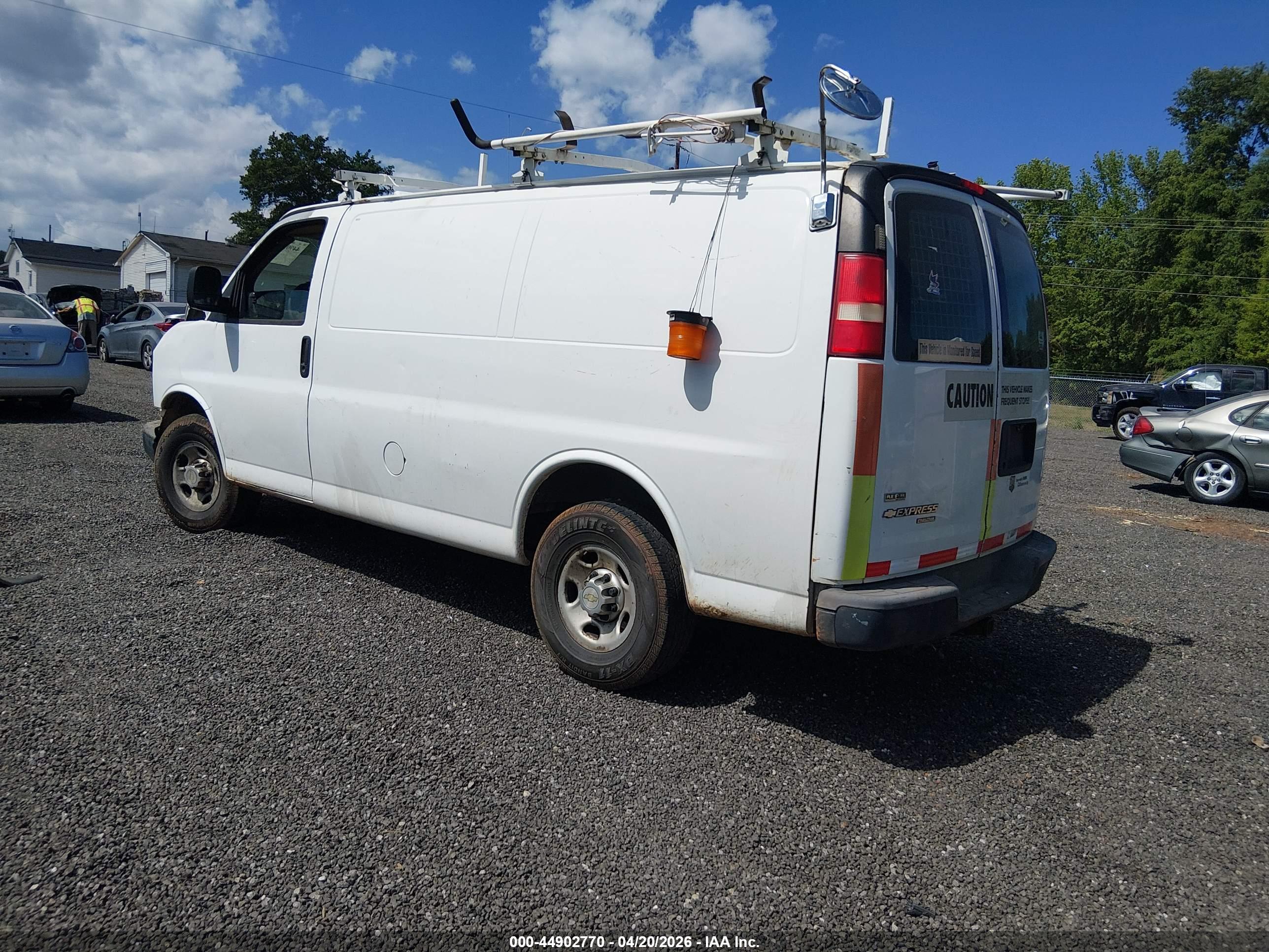 CHEVROLET EXPRESS image 3