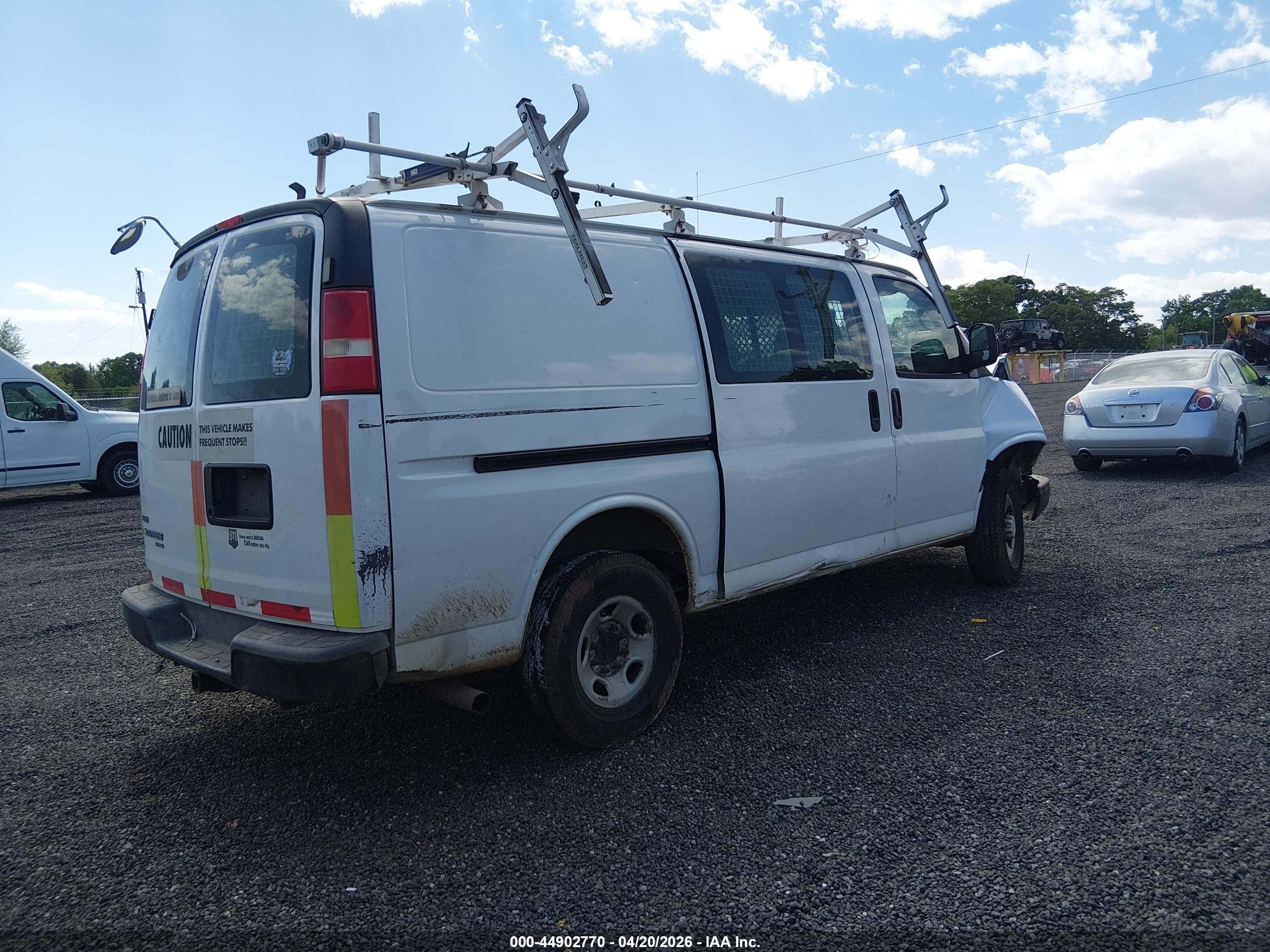 CHEVROLET EXPRESS image 4