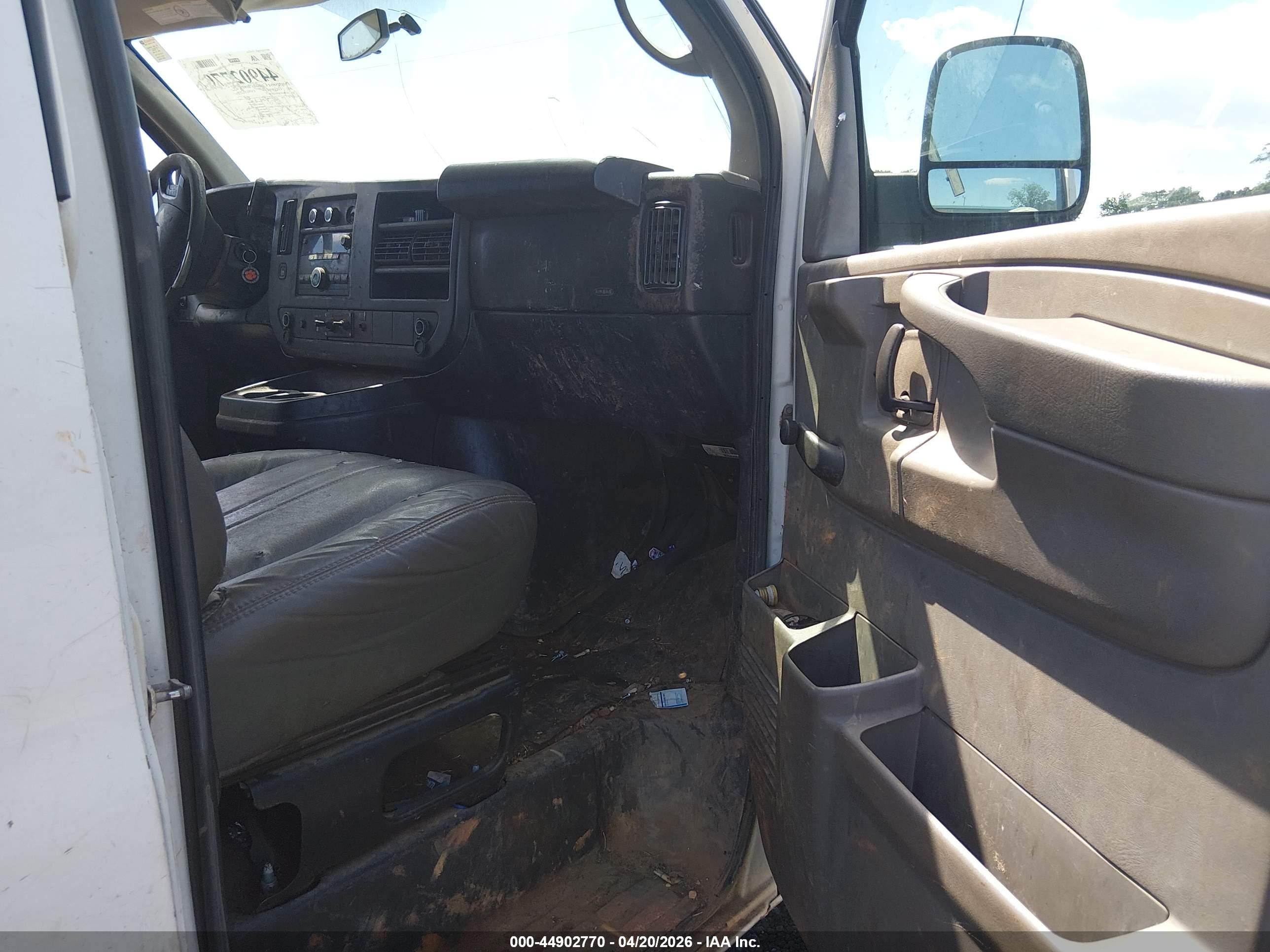 CHEVROLET EXPRESS image 5