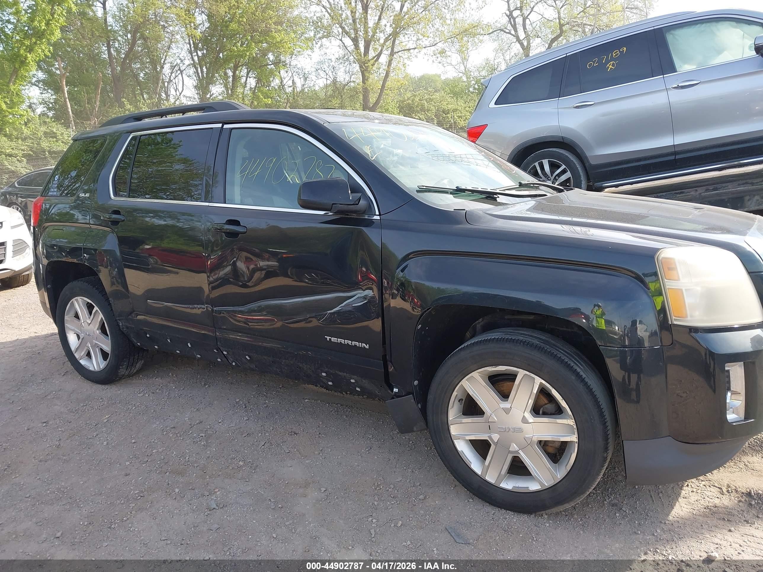GMC TERRAIN image 6