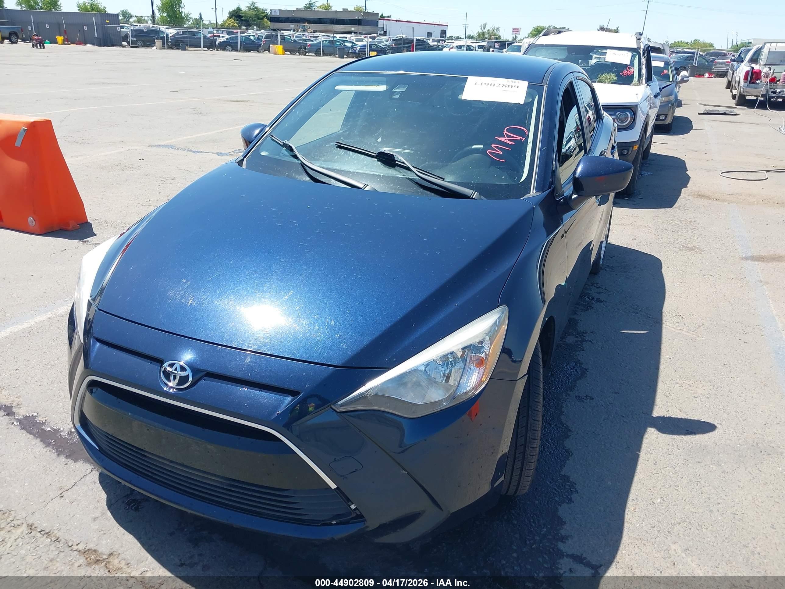 TOYOTA YARIS image 2
