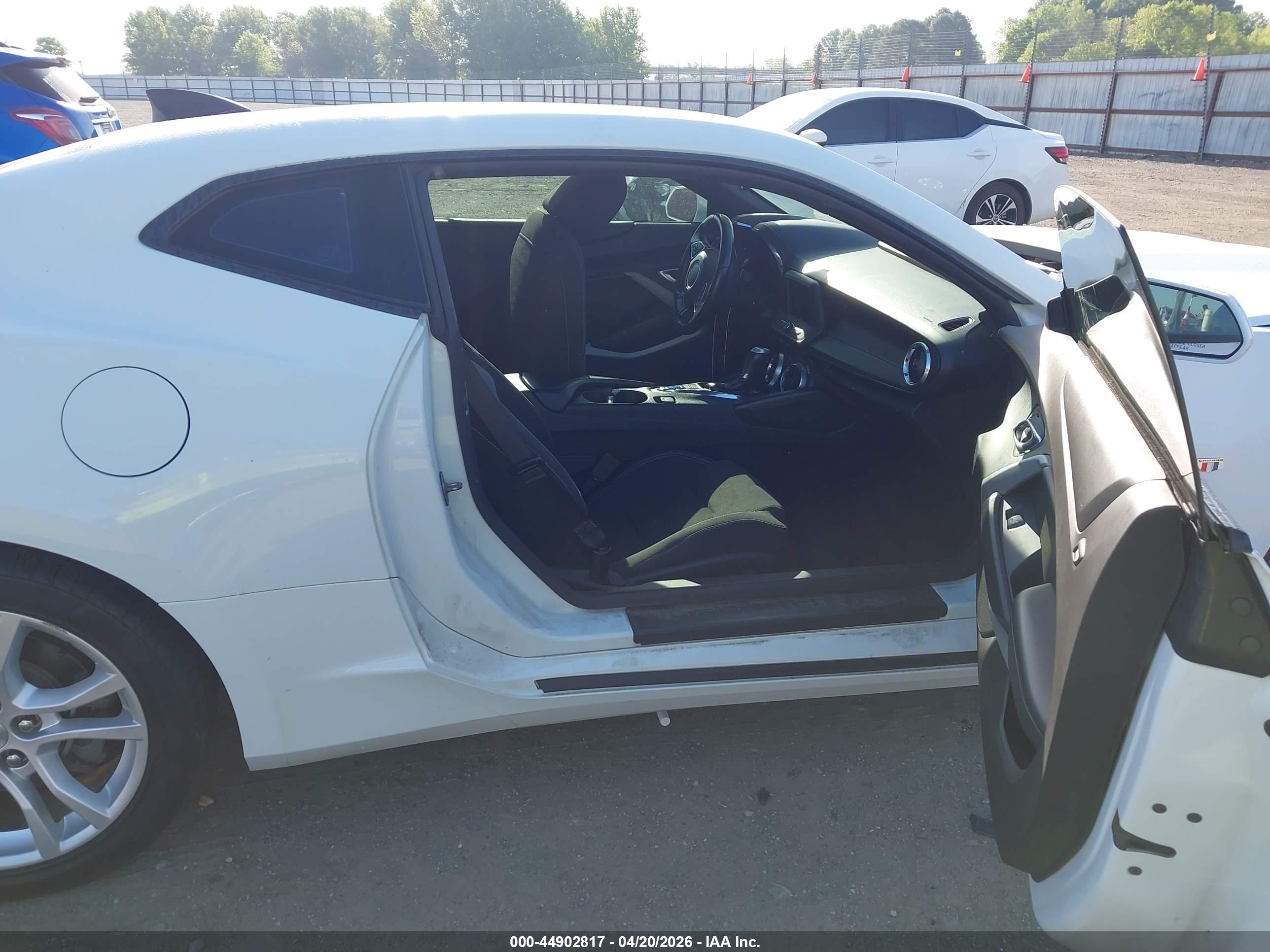 CHEVROLET CAMARO image 5