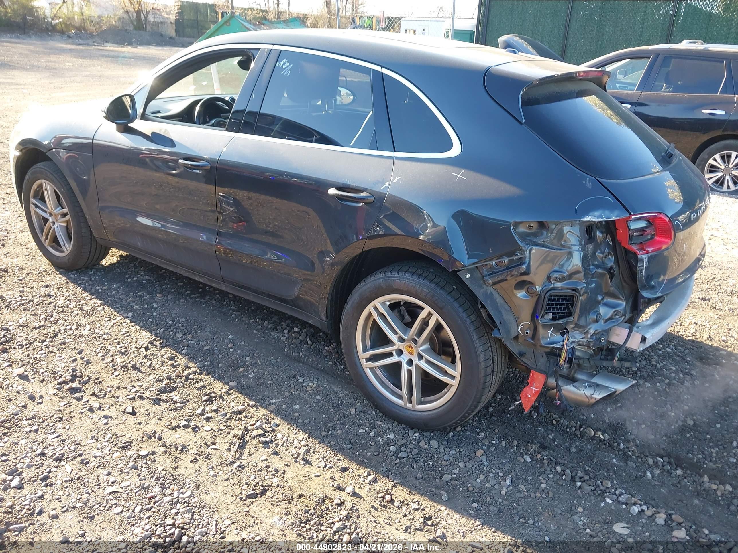 PORSCHE MACAN image 3