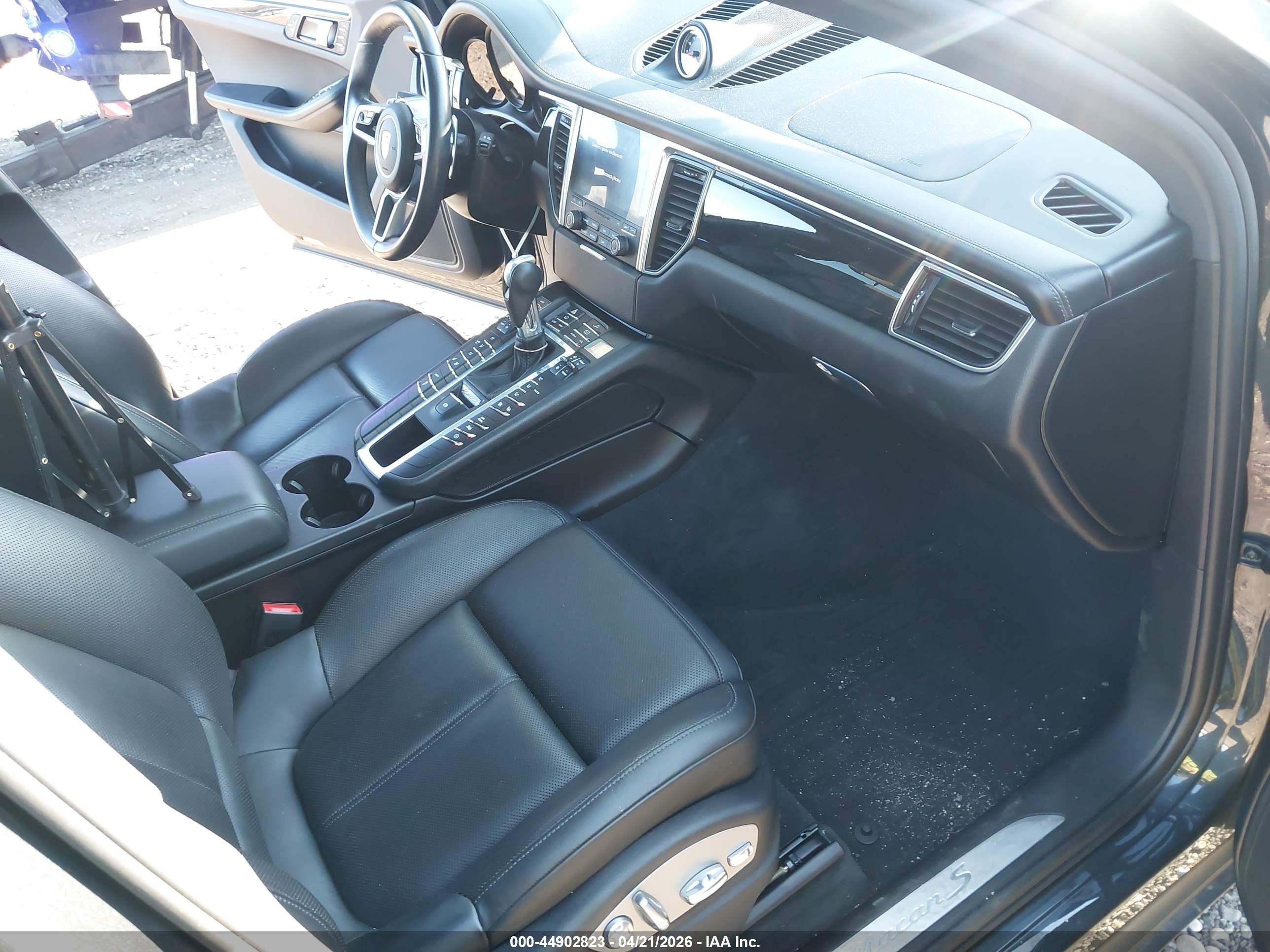 PORSCHE MACAN image 5