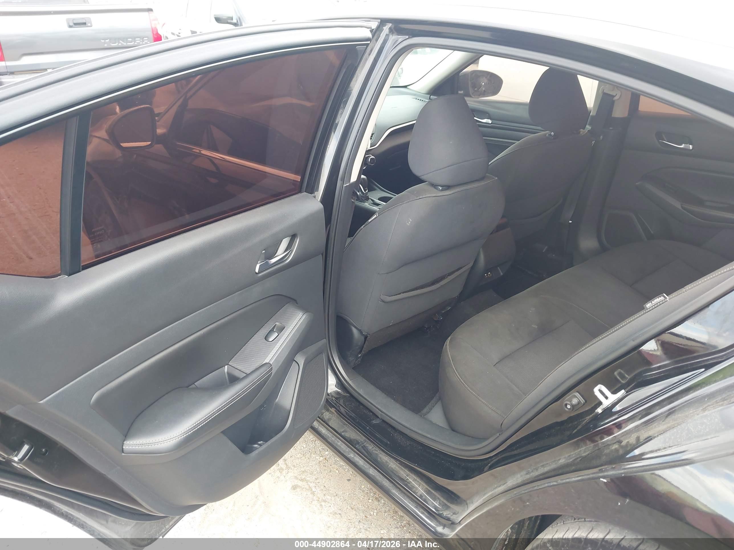 NISSAN ALTIMA image 8