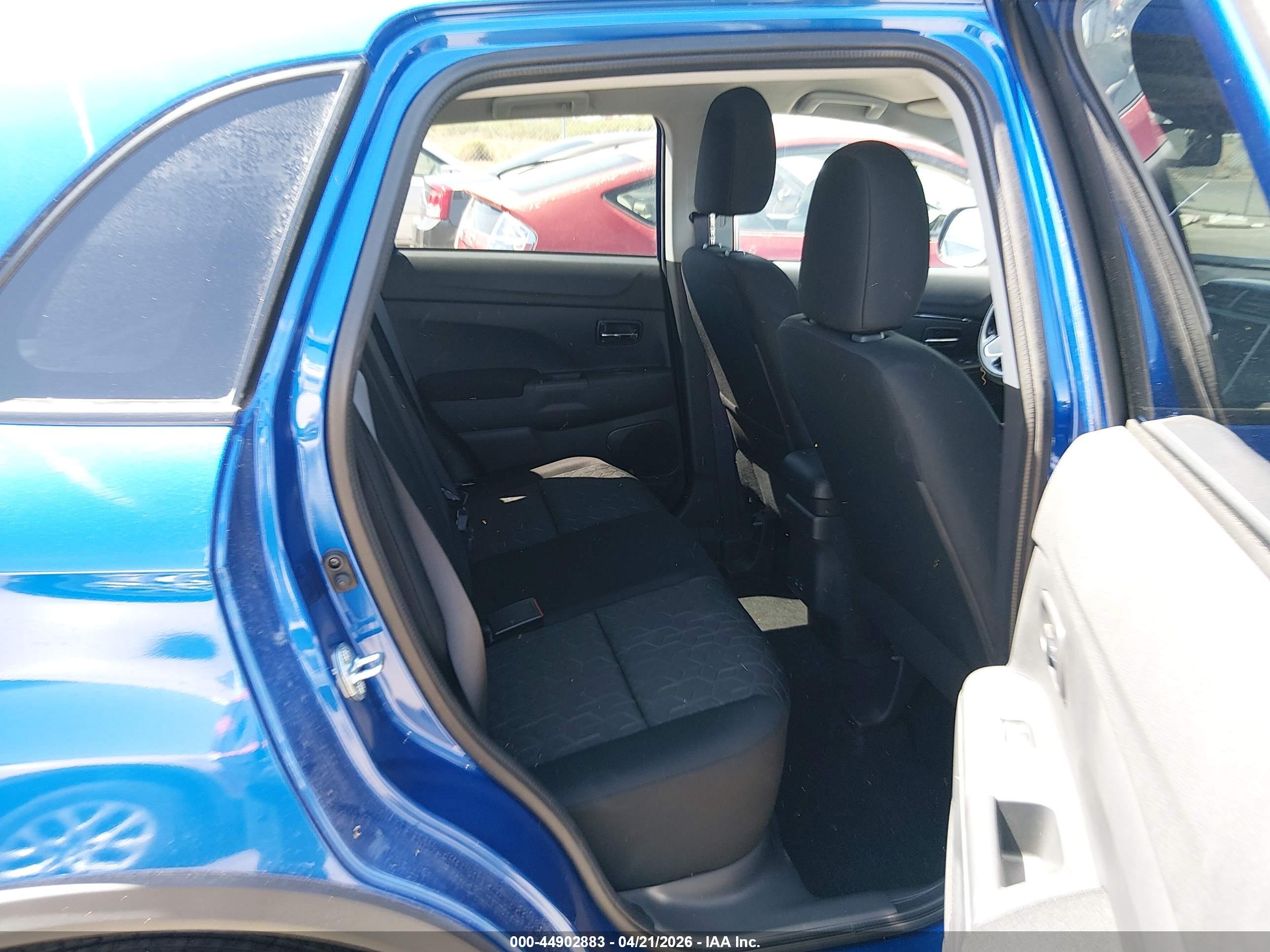 MITSUBISHI OUTLANDER image 8