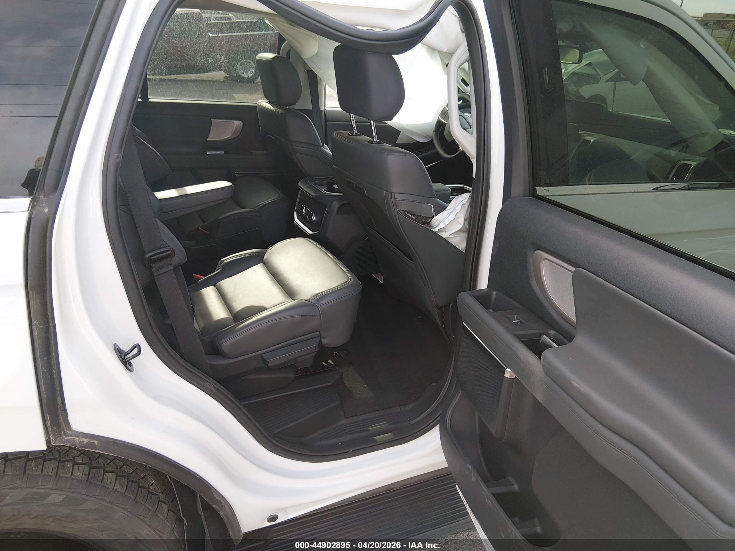 FORD EXPEDITION image 8