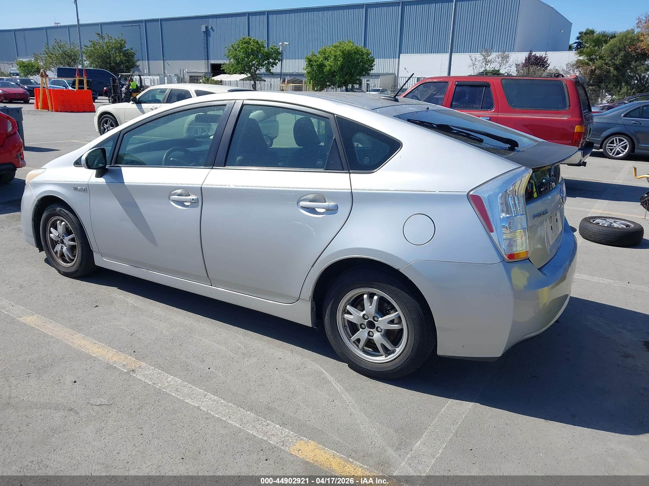 TOYOTA PRIUS image 3