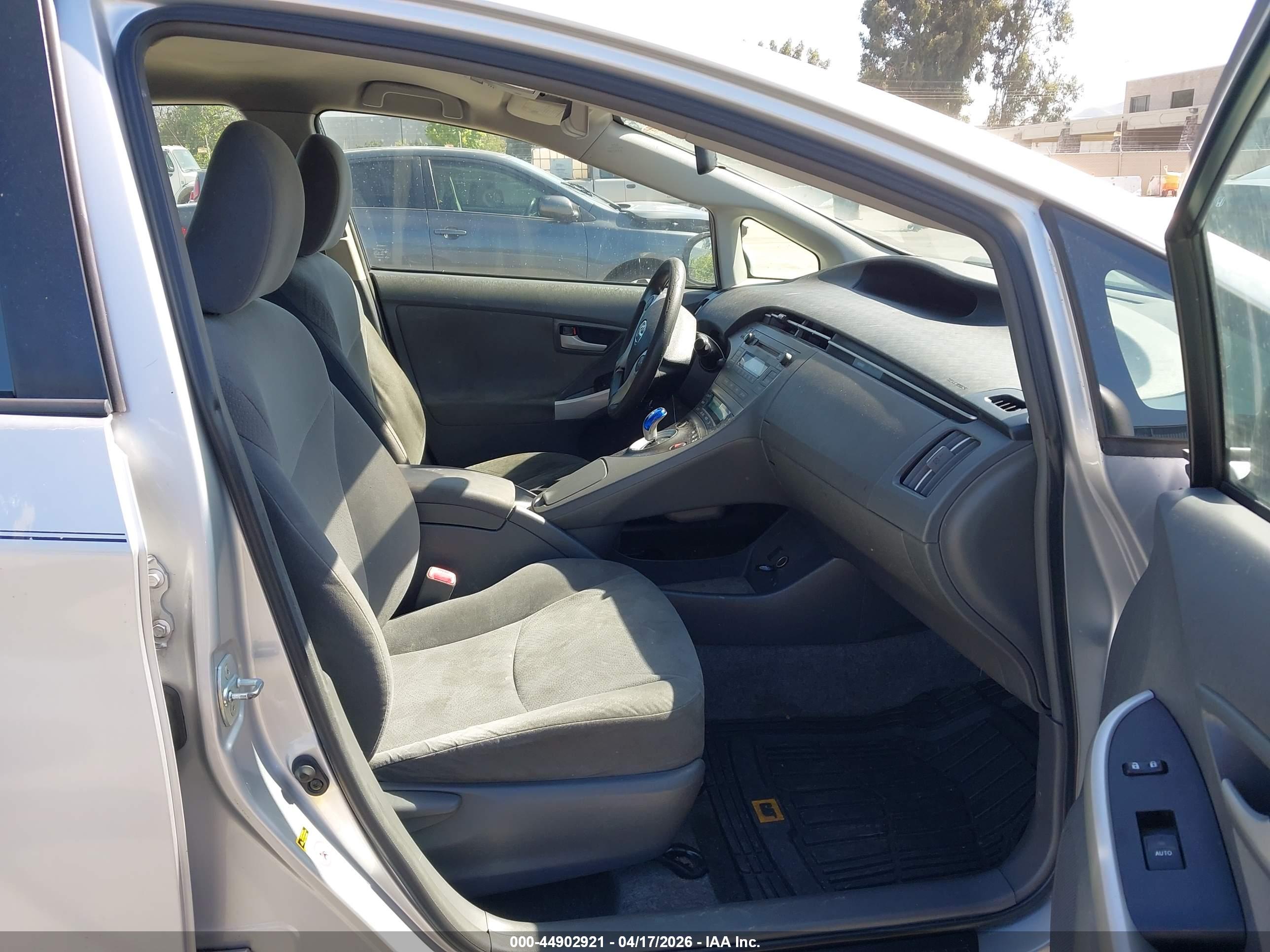 TOYOTA PRIUS image 5