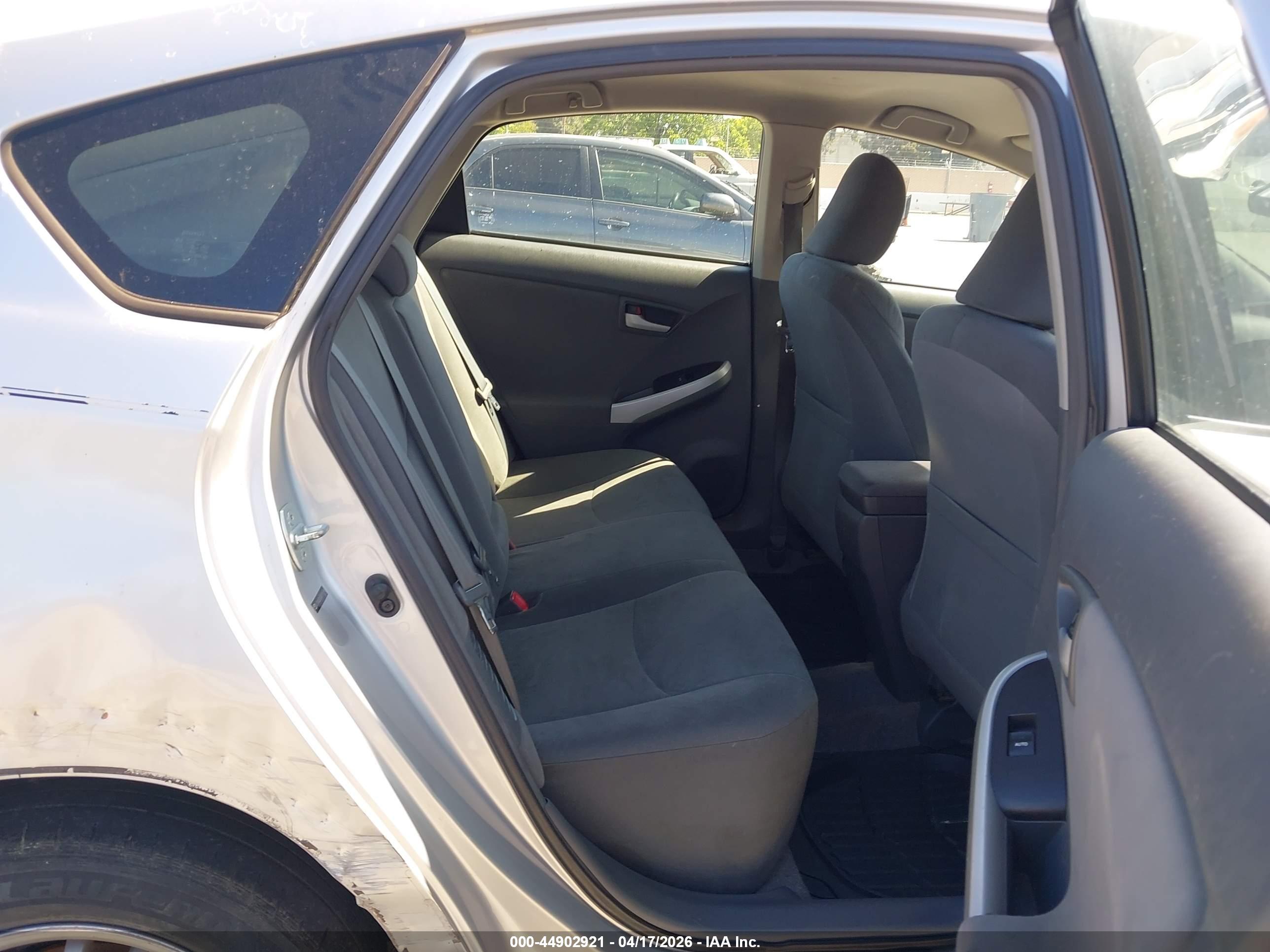 TOYOTA PRIUS image 8