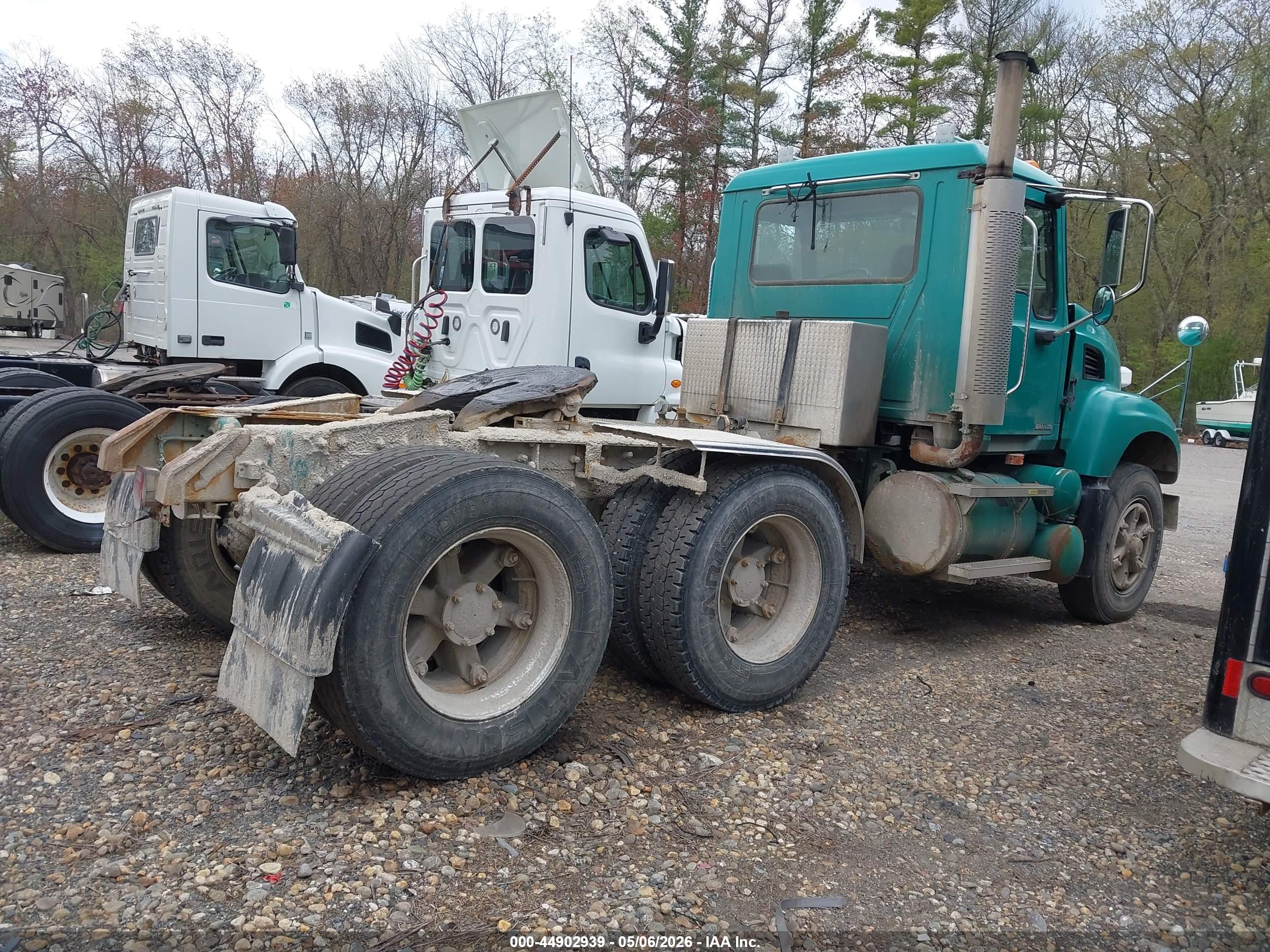 MACK 700 image 4