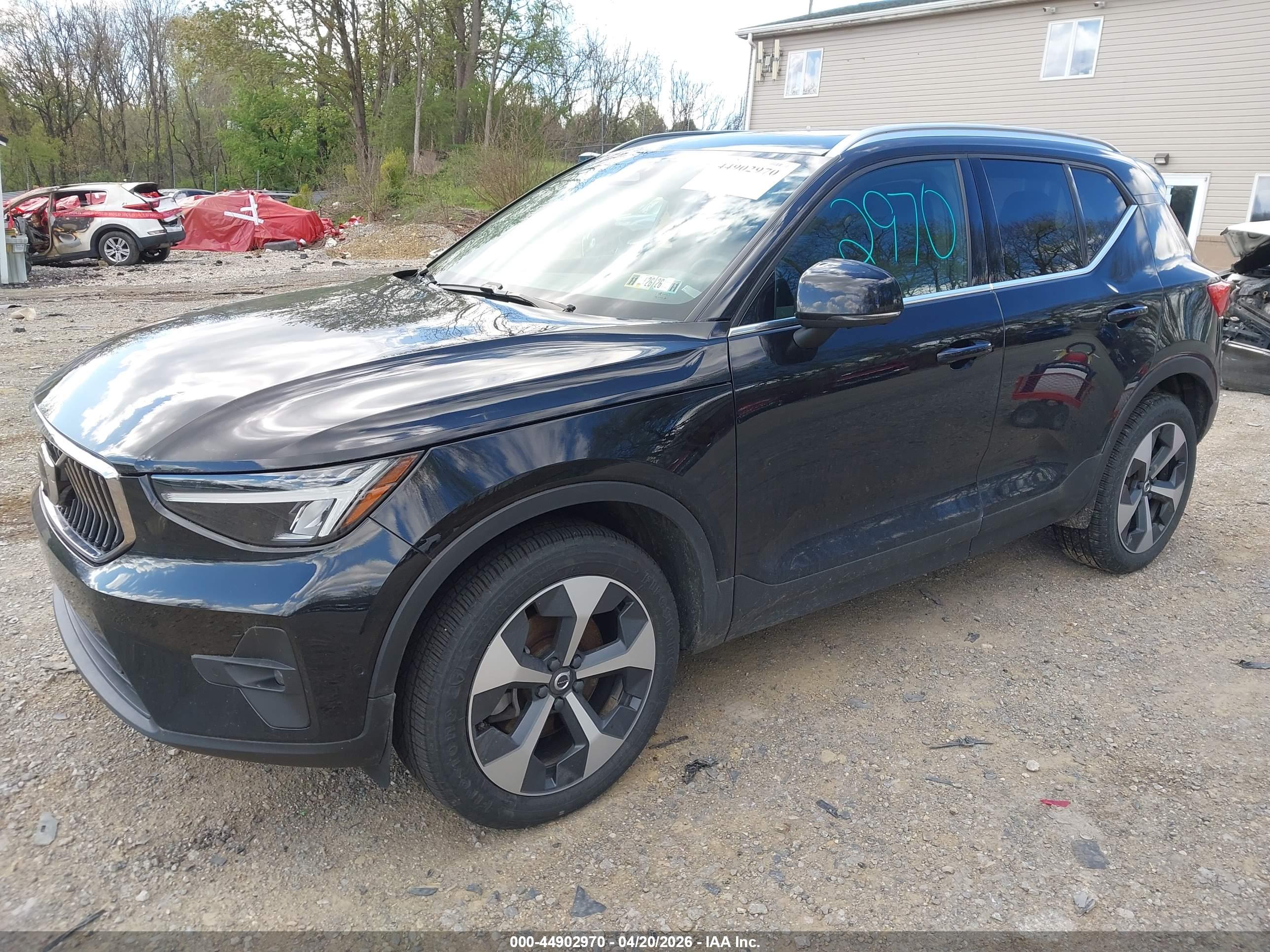 VOLVO XC40 image 2