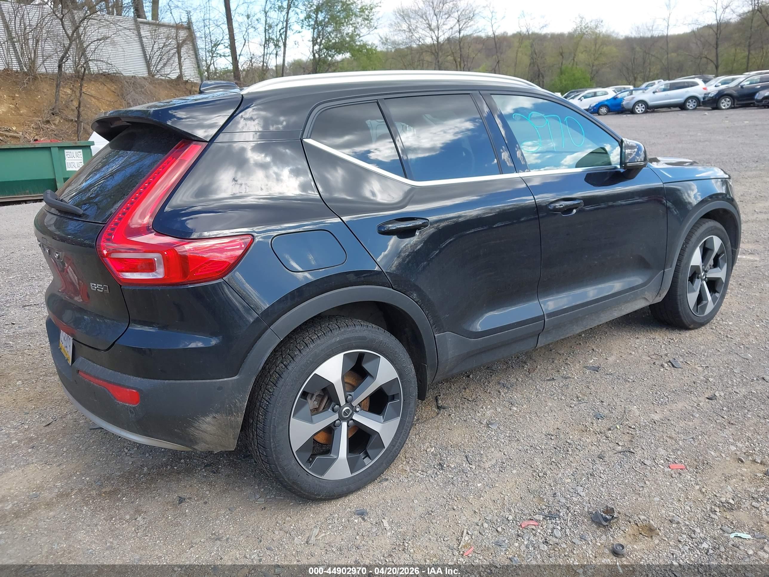 VOLVO XC40 image 4