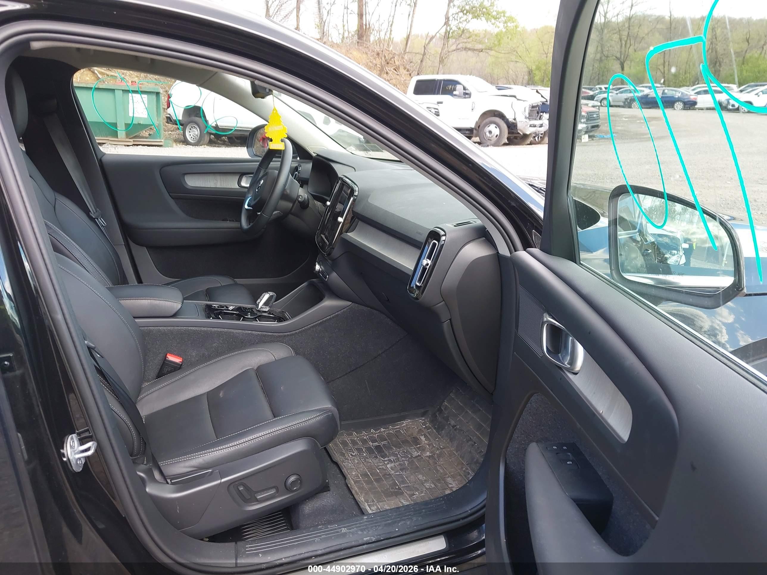 VOLVO XC40 image 5