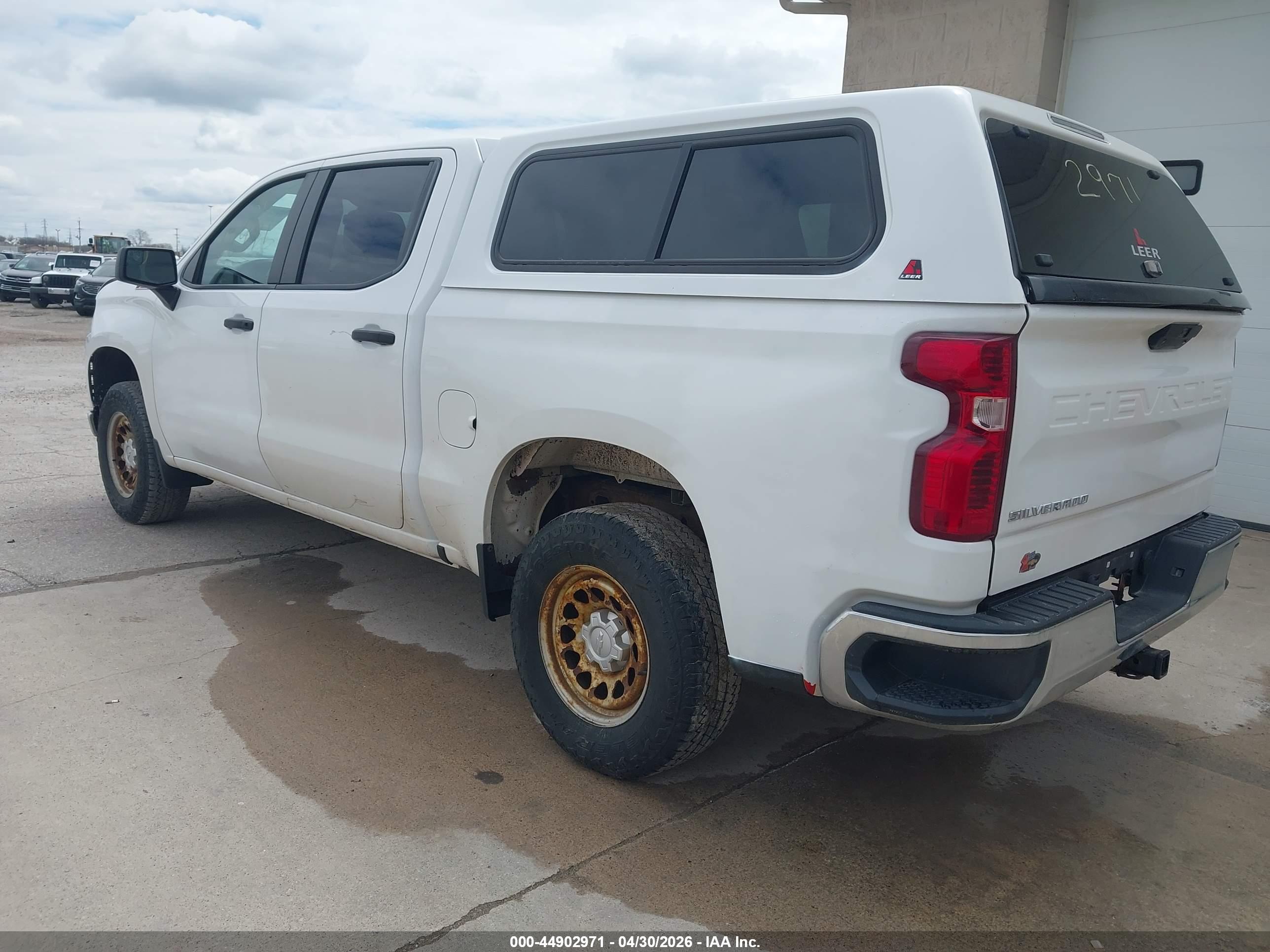 CHEVROLET SILVERADO image 3