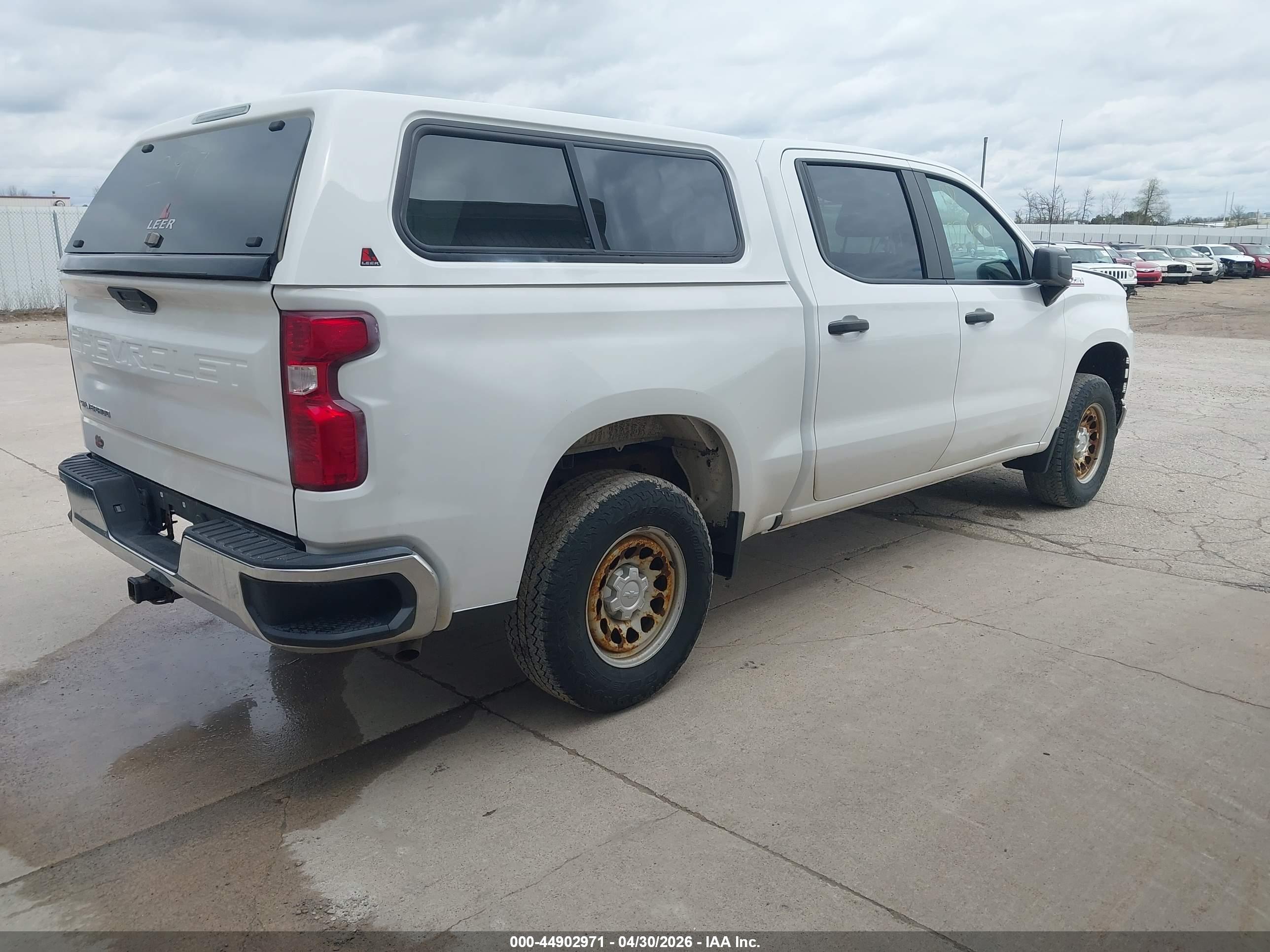 CHEVROLET SILVERADO image 4