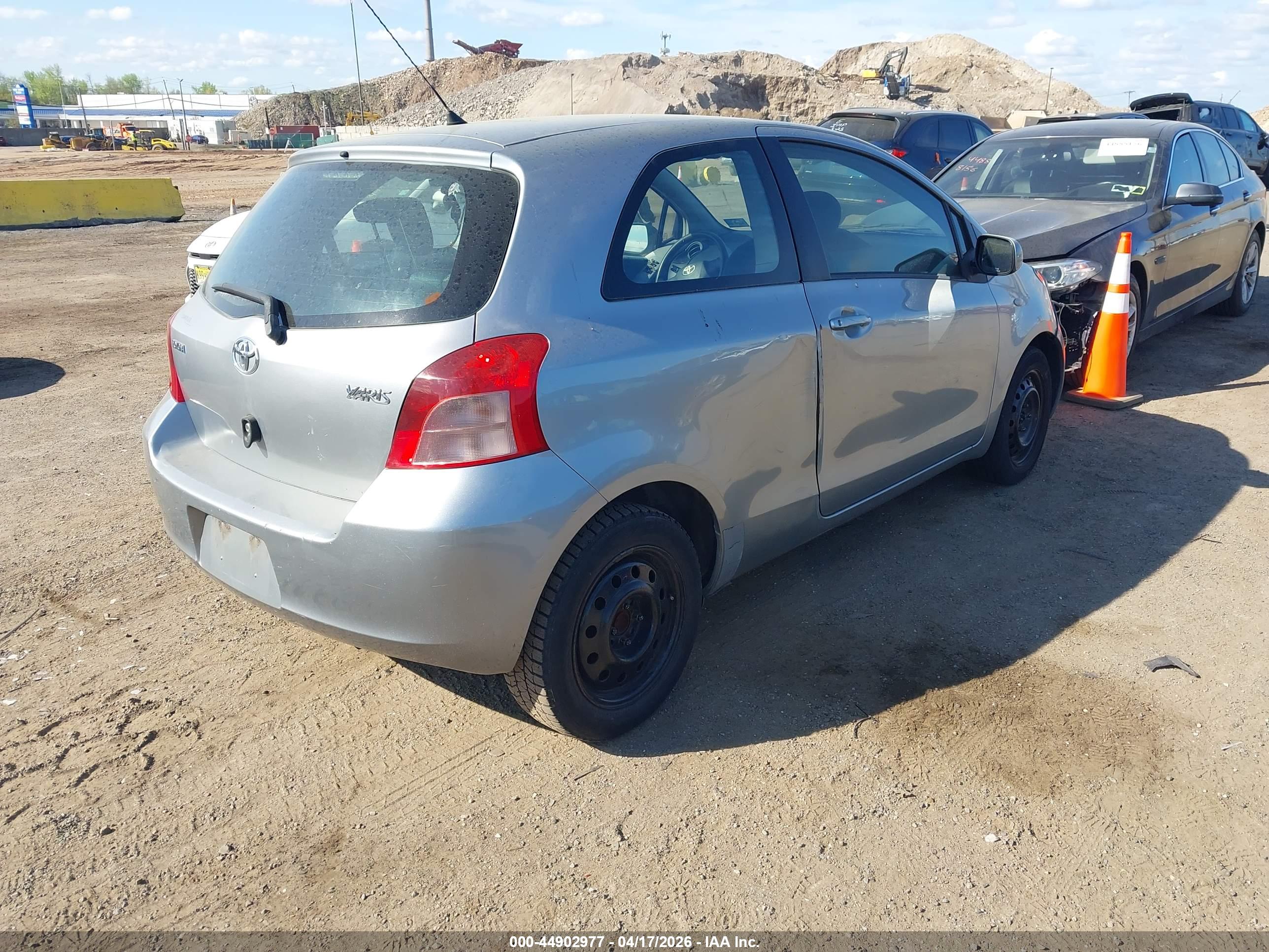 TOYOTA YARIS image 4