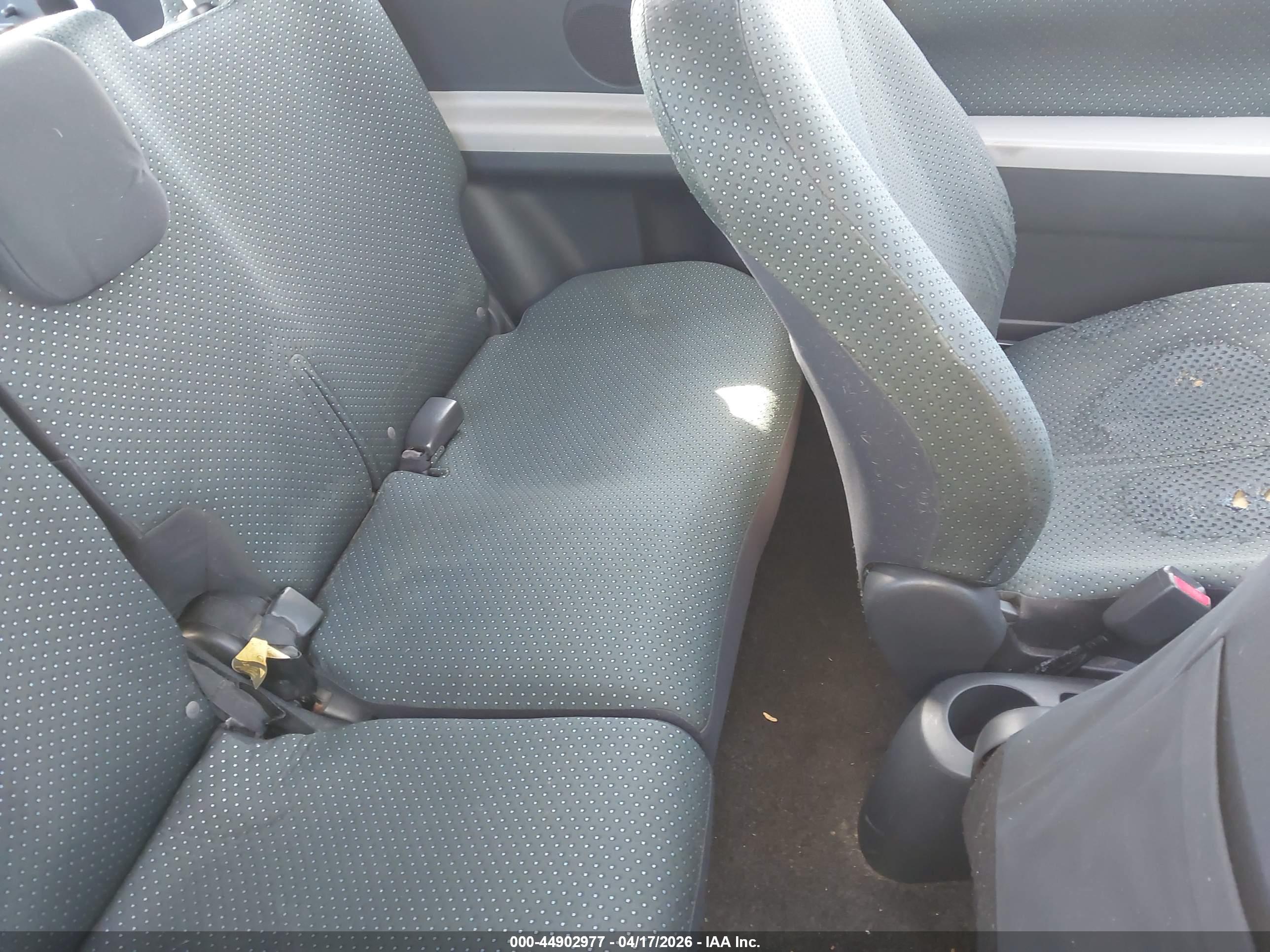 TOYOTA YARIS image 8