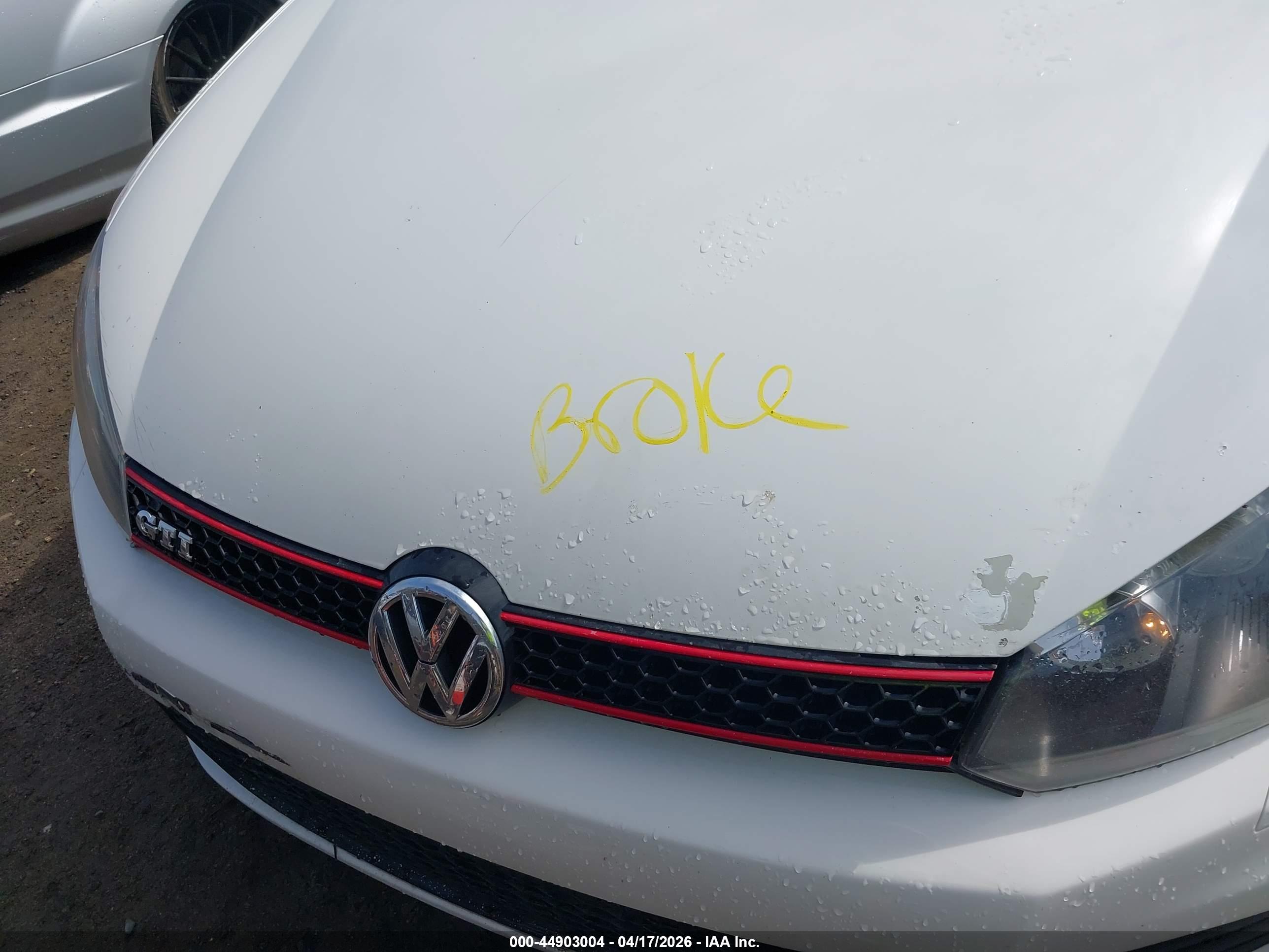 VOLKSWAGEN GTI image 10