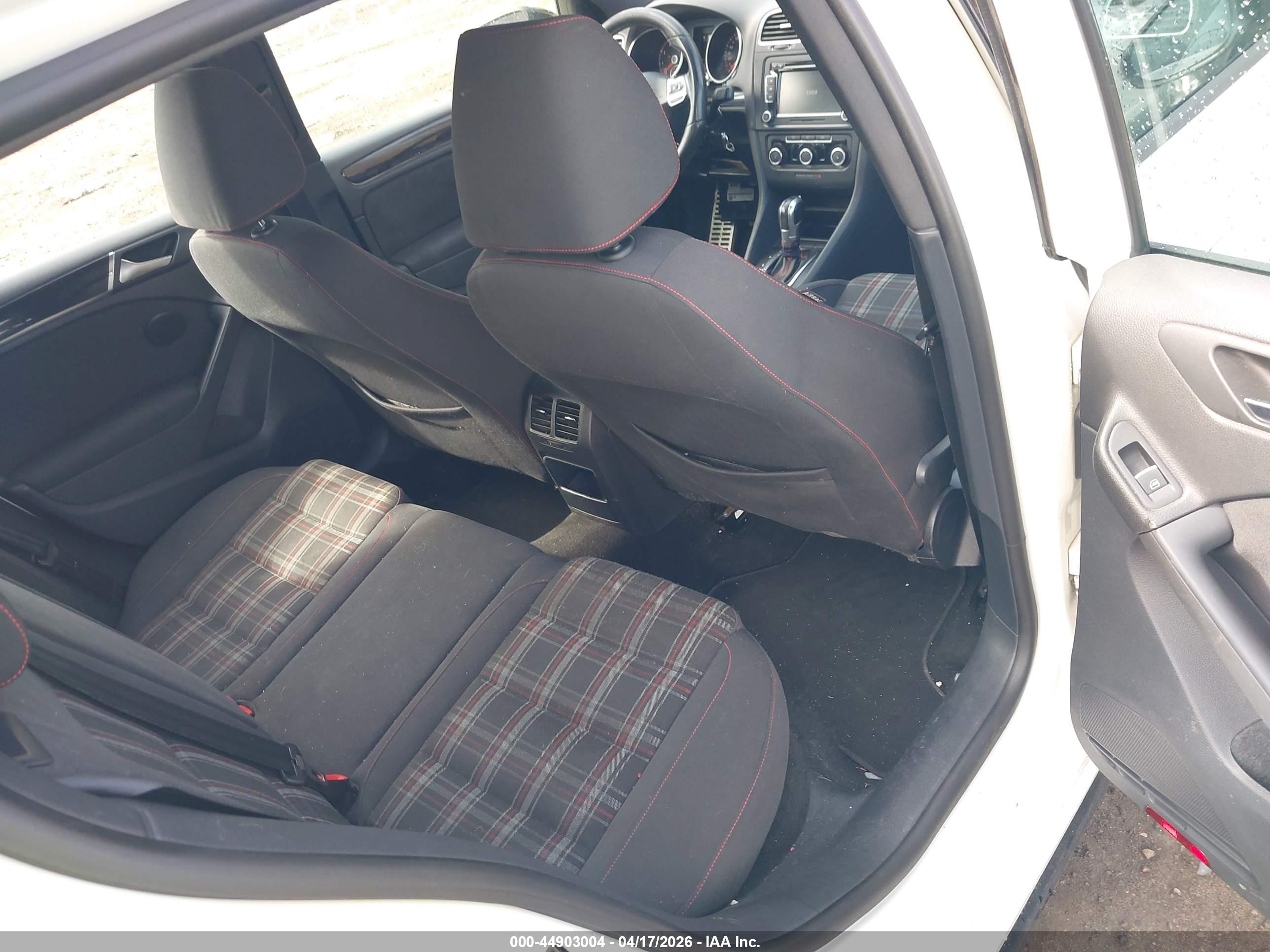 VOLKSWAGEN GTI image 8