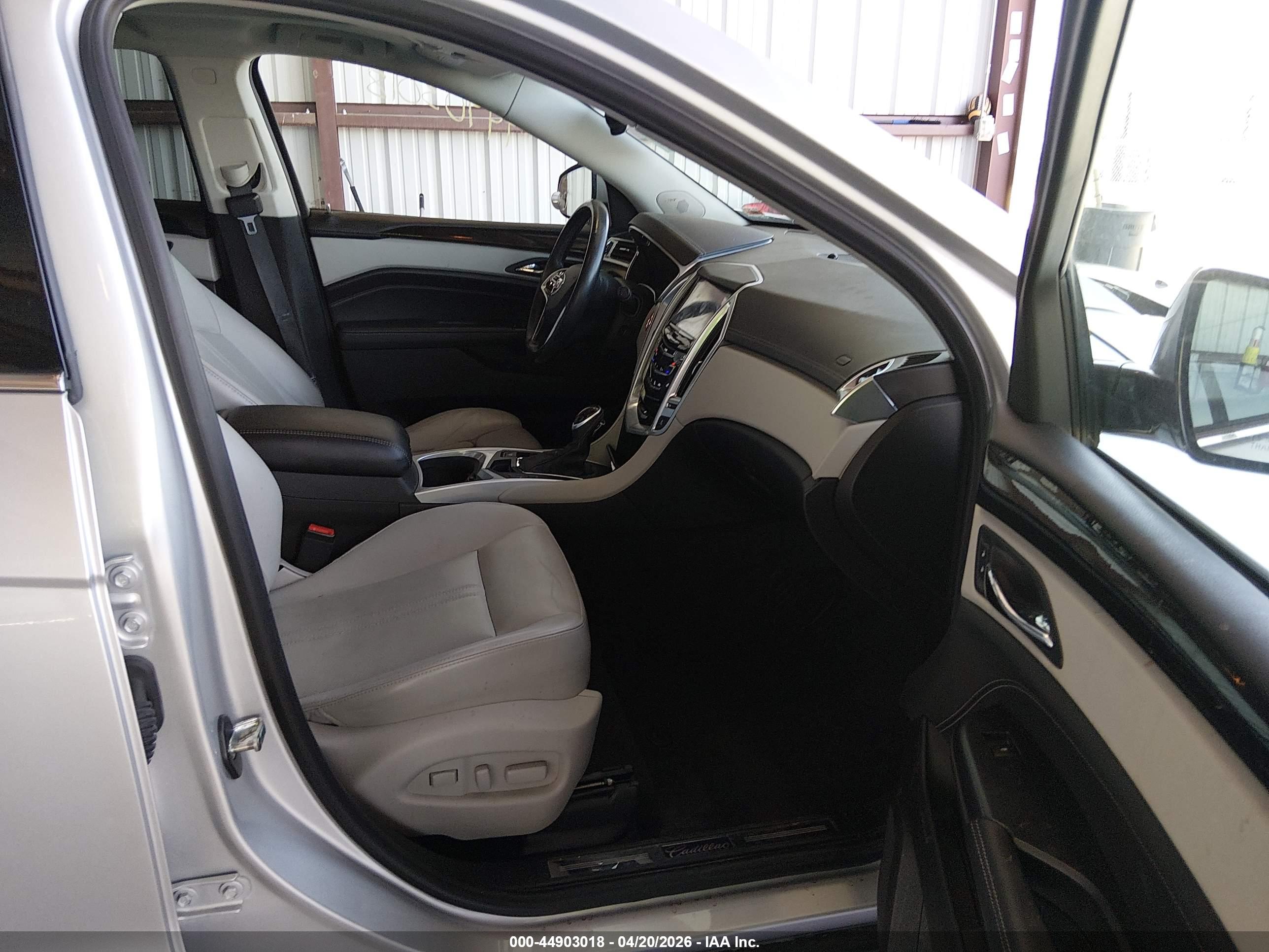 CADILLAC SRX image 5