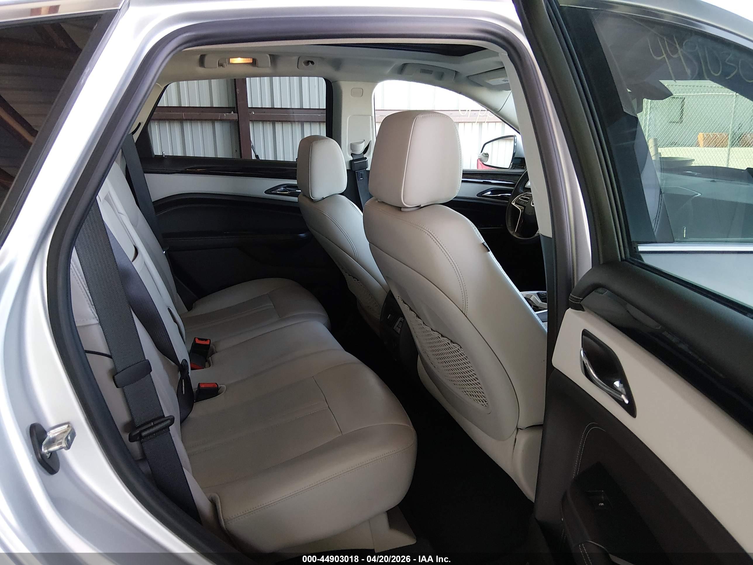 CADILLAC SRX image 8