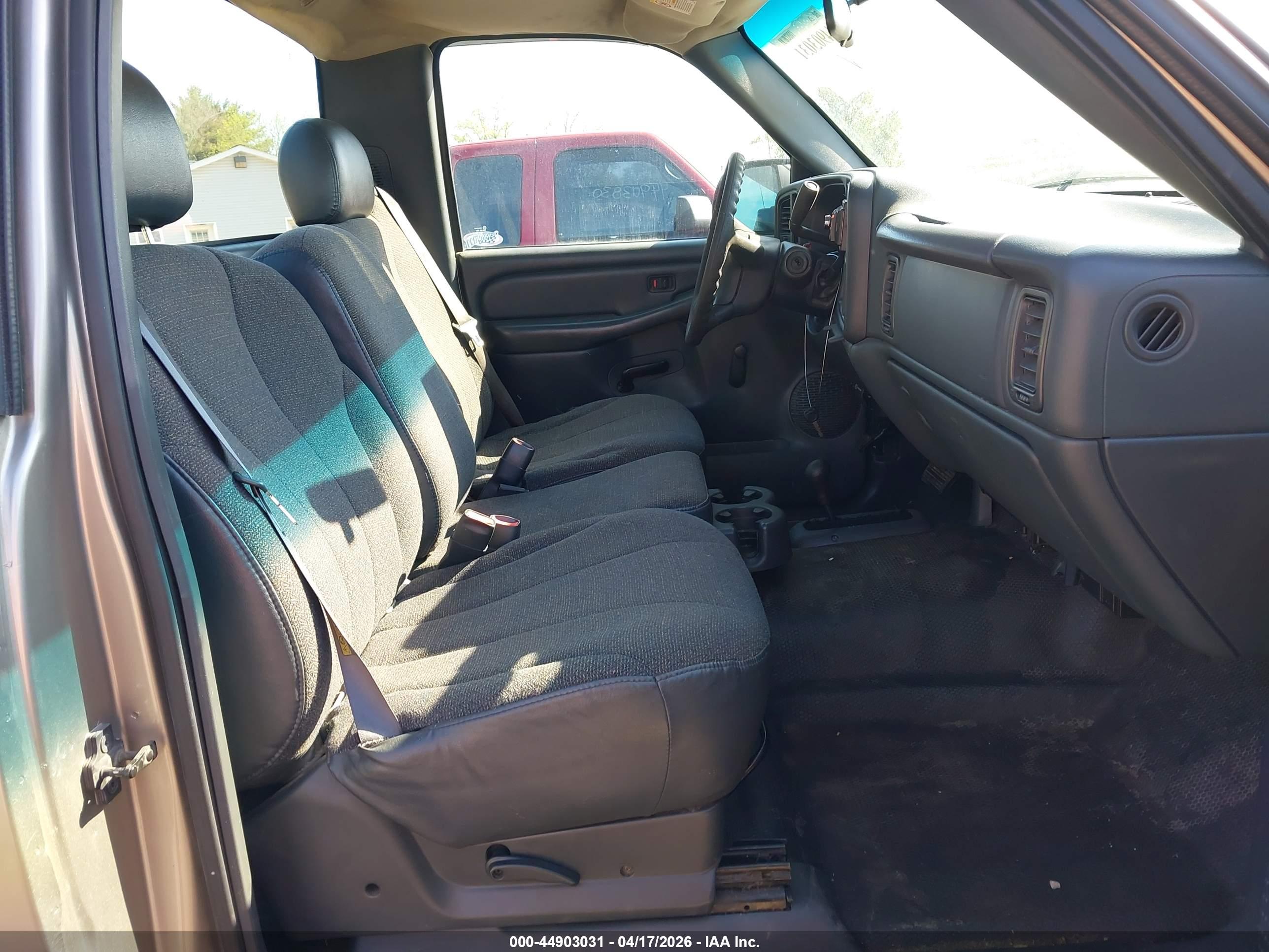 CHEVROLET SILVERADO image 5