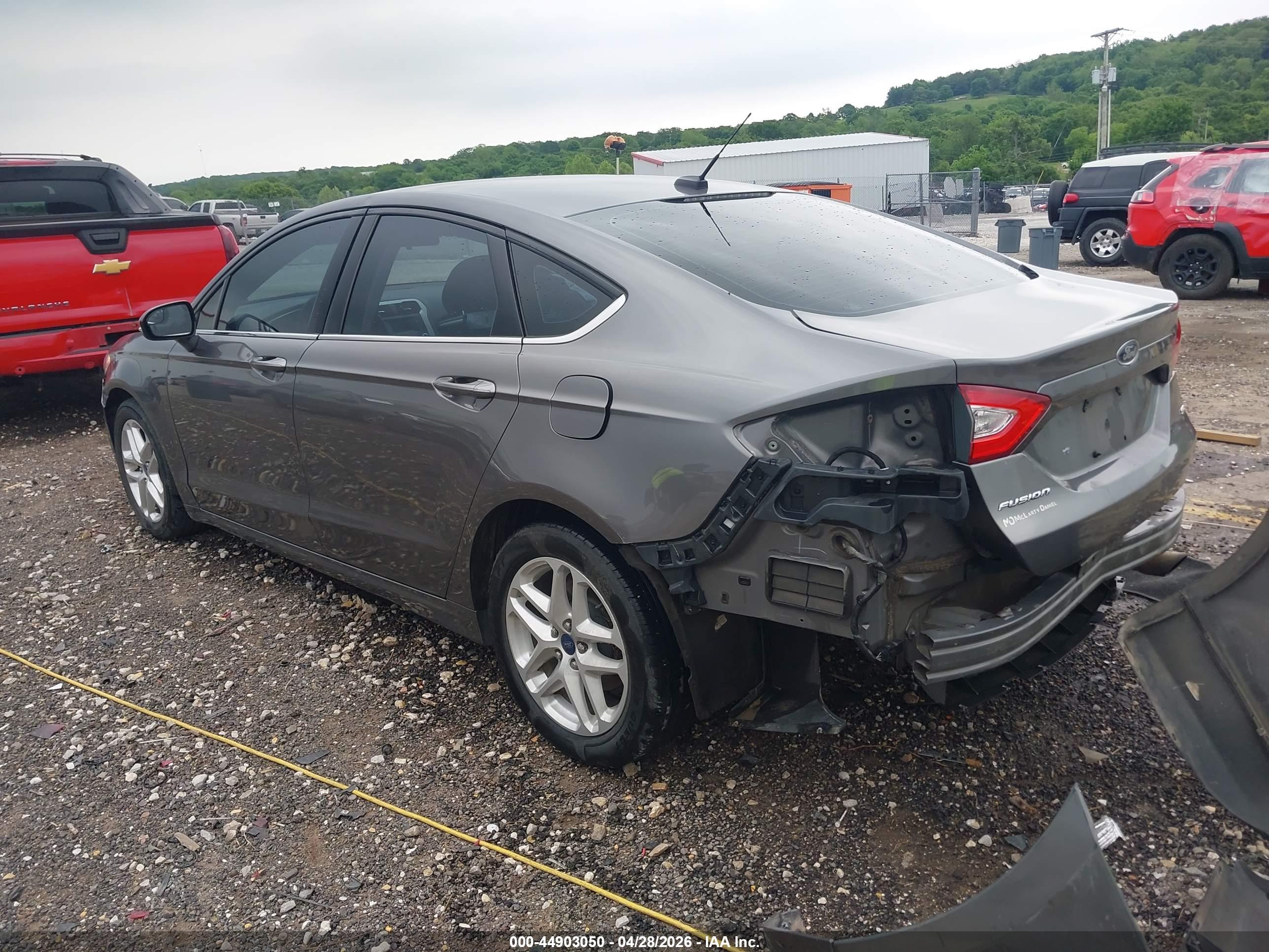 FORD FUSION image 3