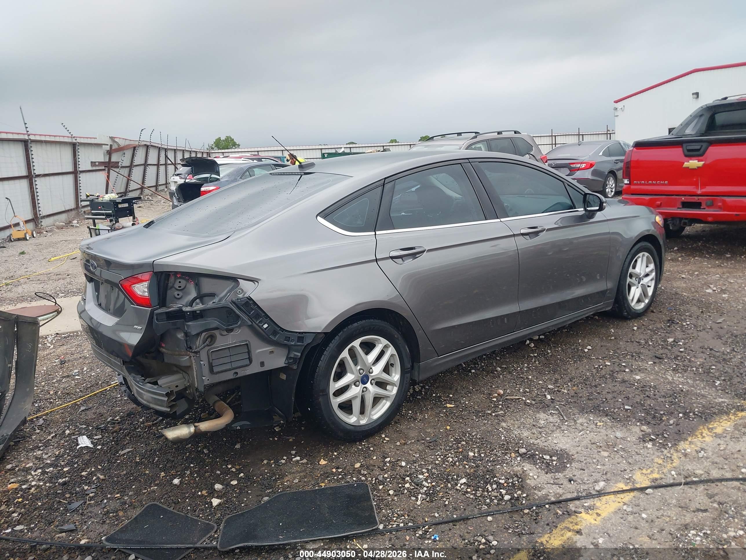 FORD FUSION image 4