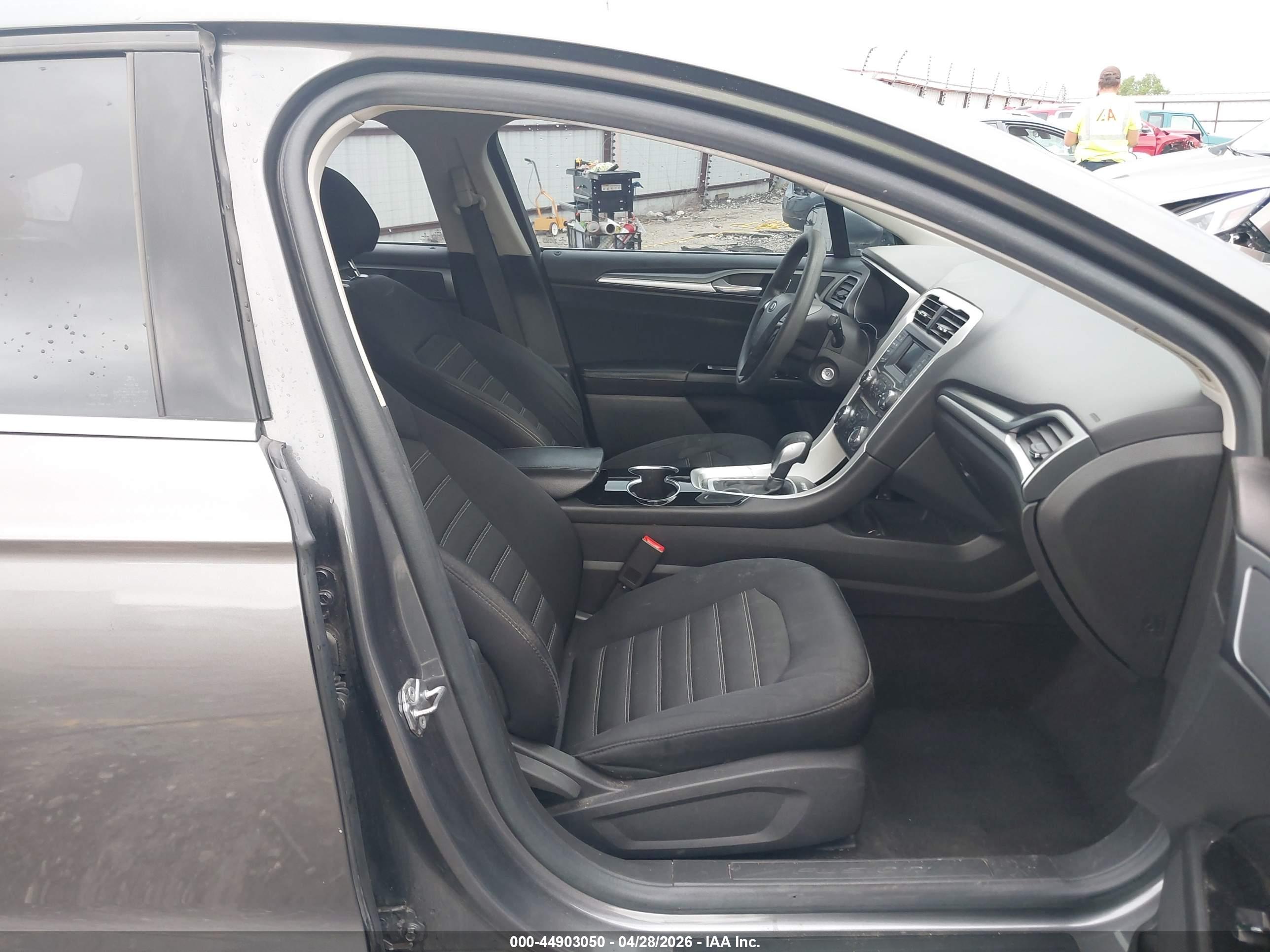 FORD FUSION image 5