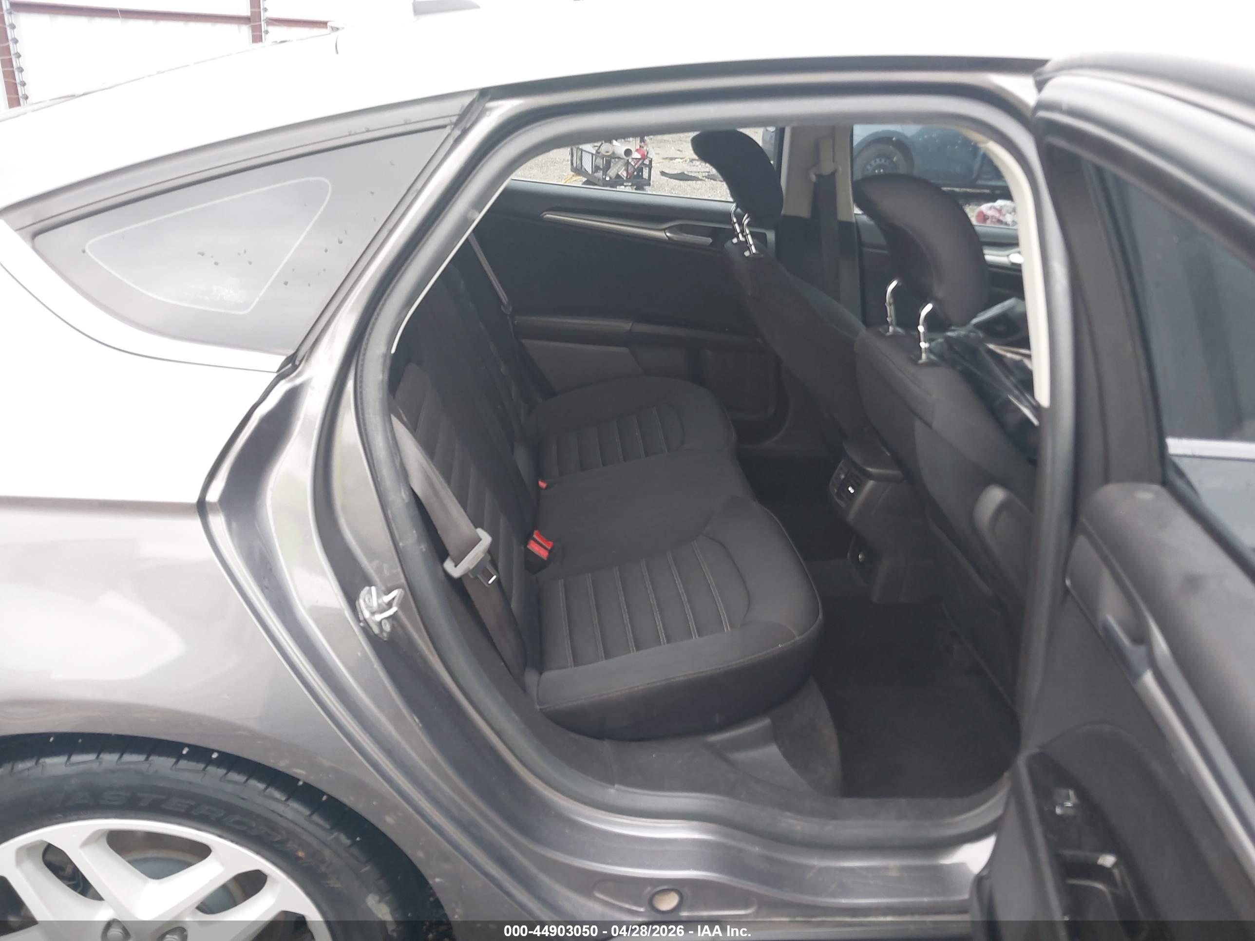 FORD FUSION image 8