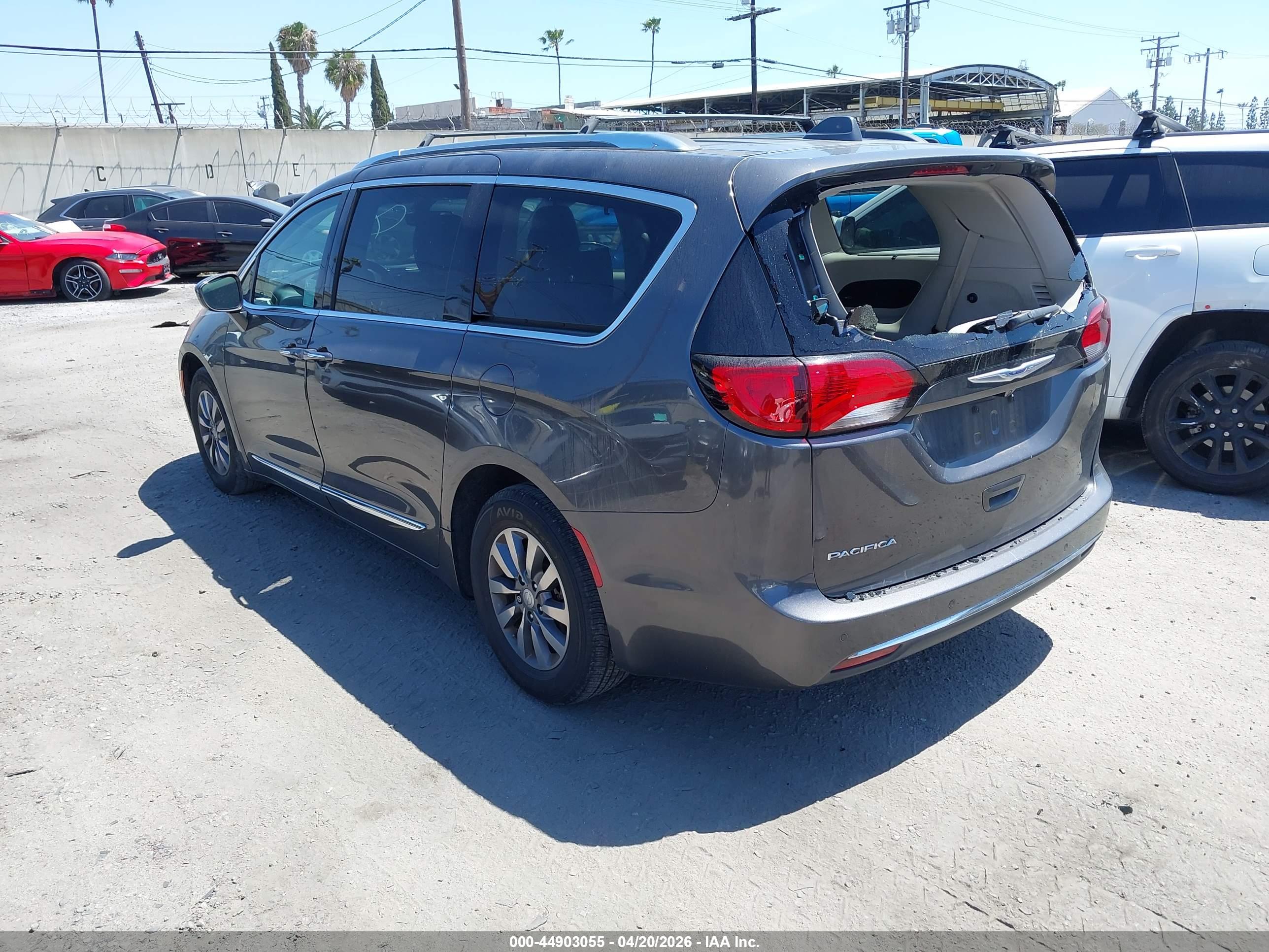 CHRYSLER PACIFICA image 3