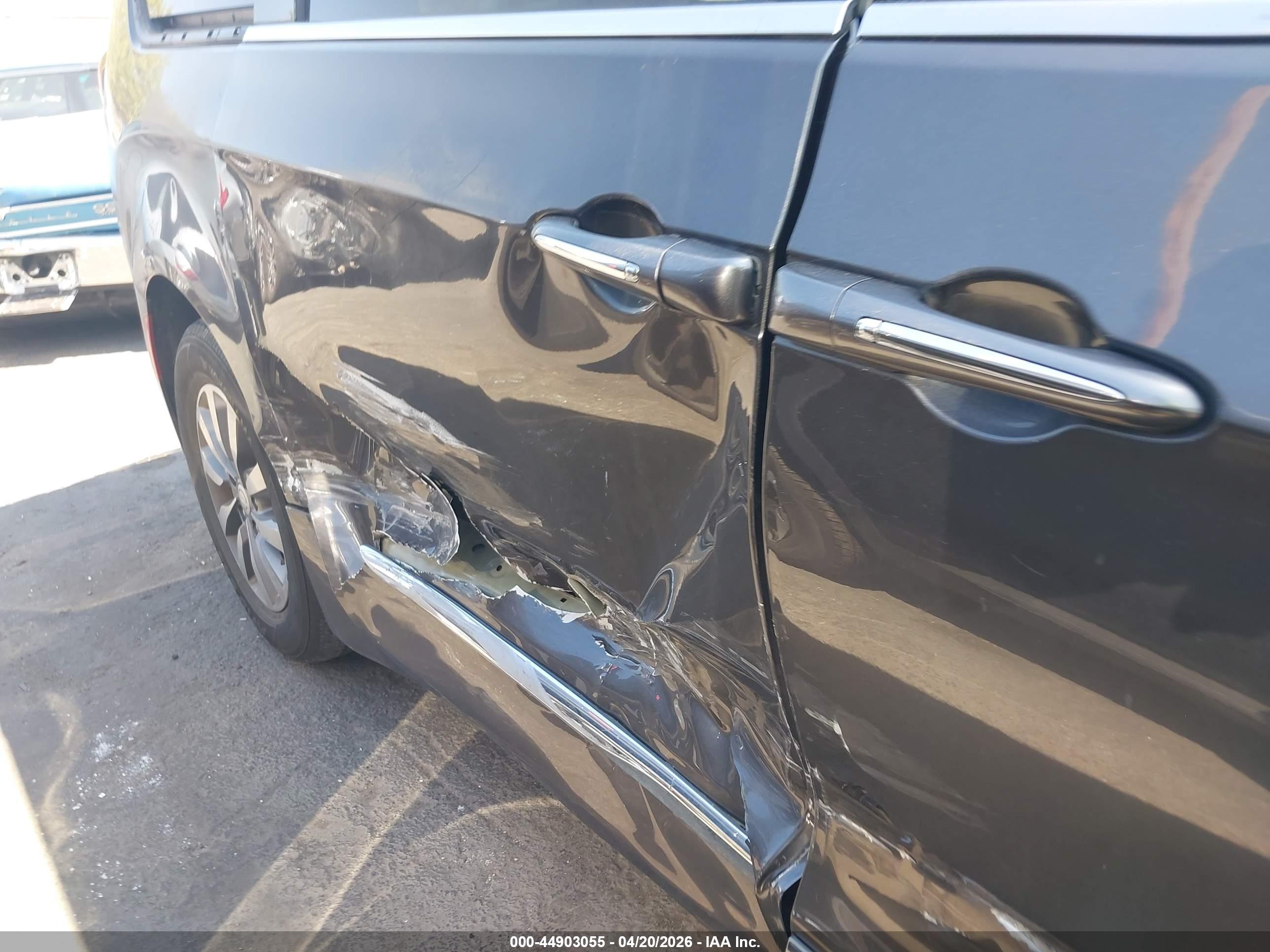 CHRYSLER PACIFICA image 6