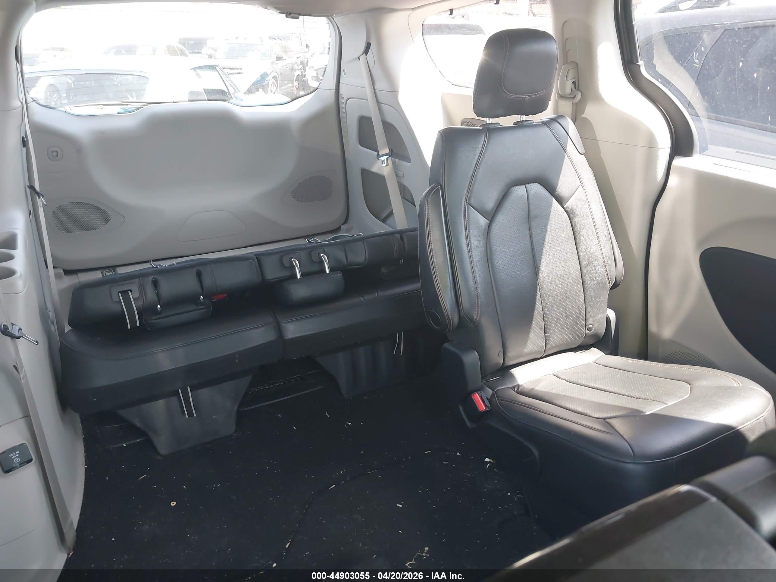 CHRYSLER PACIFICA image 8