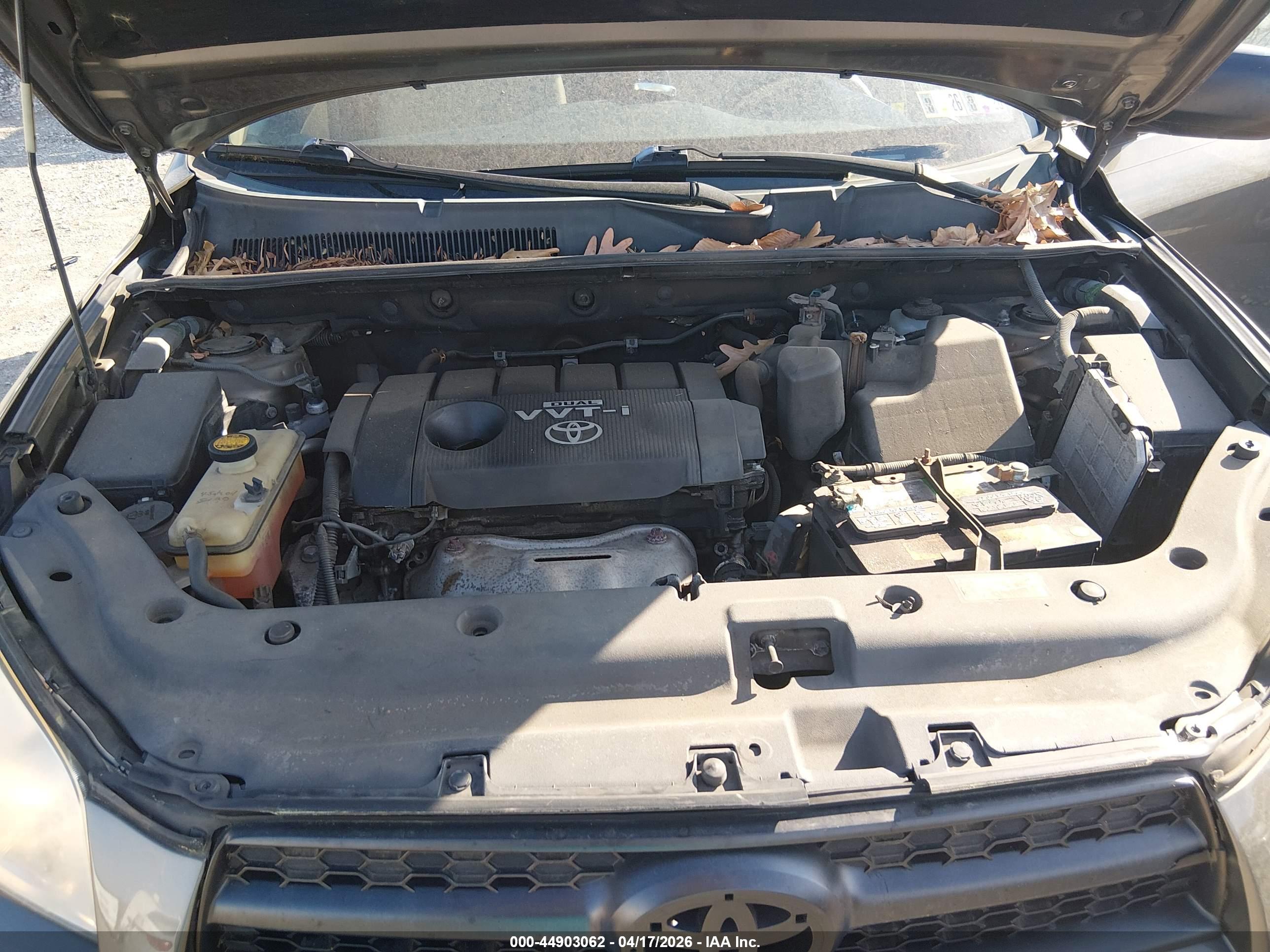 TOYOTA RAV4 image 10